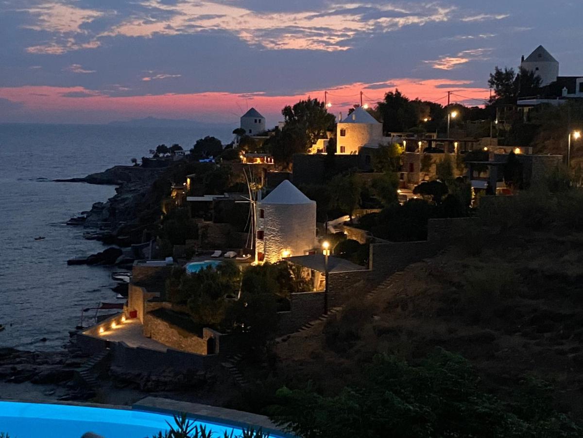 Villa Jopeli with a large swimming pool and sea view in Koundouros photo 3