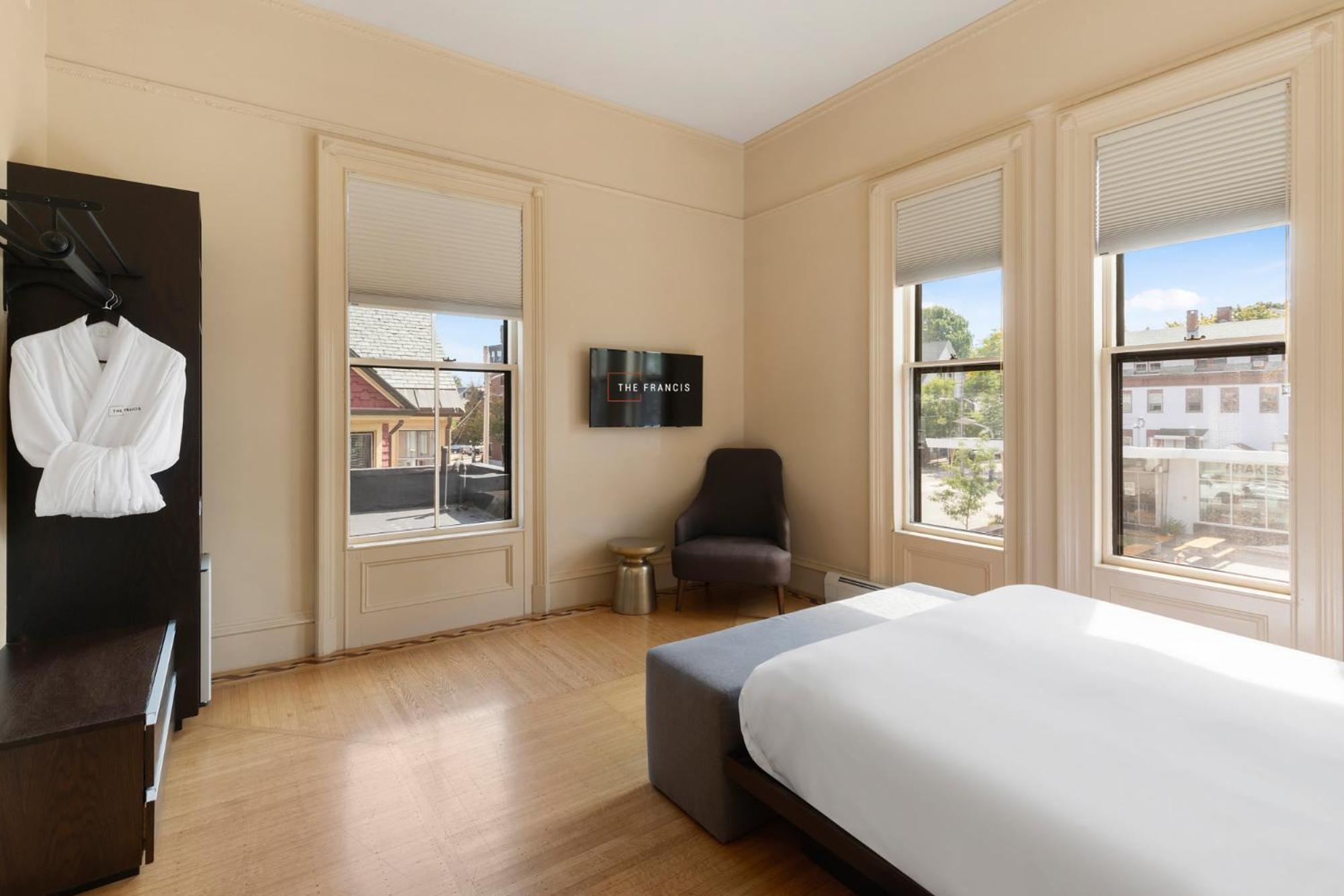 Portland Vacations - The Francis Hotel - Property Image 6