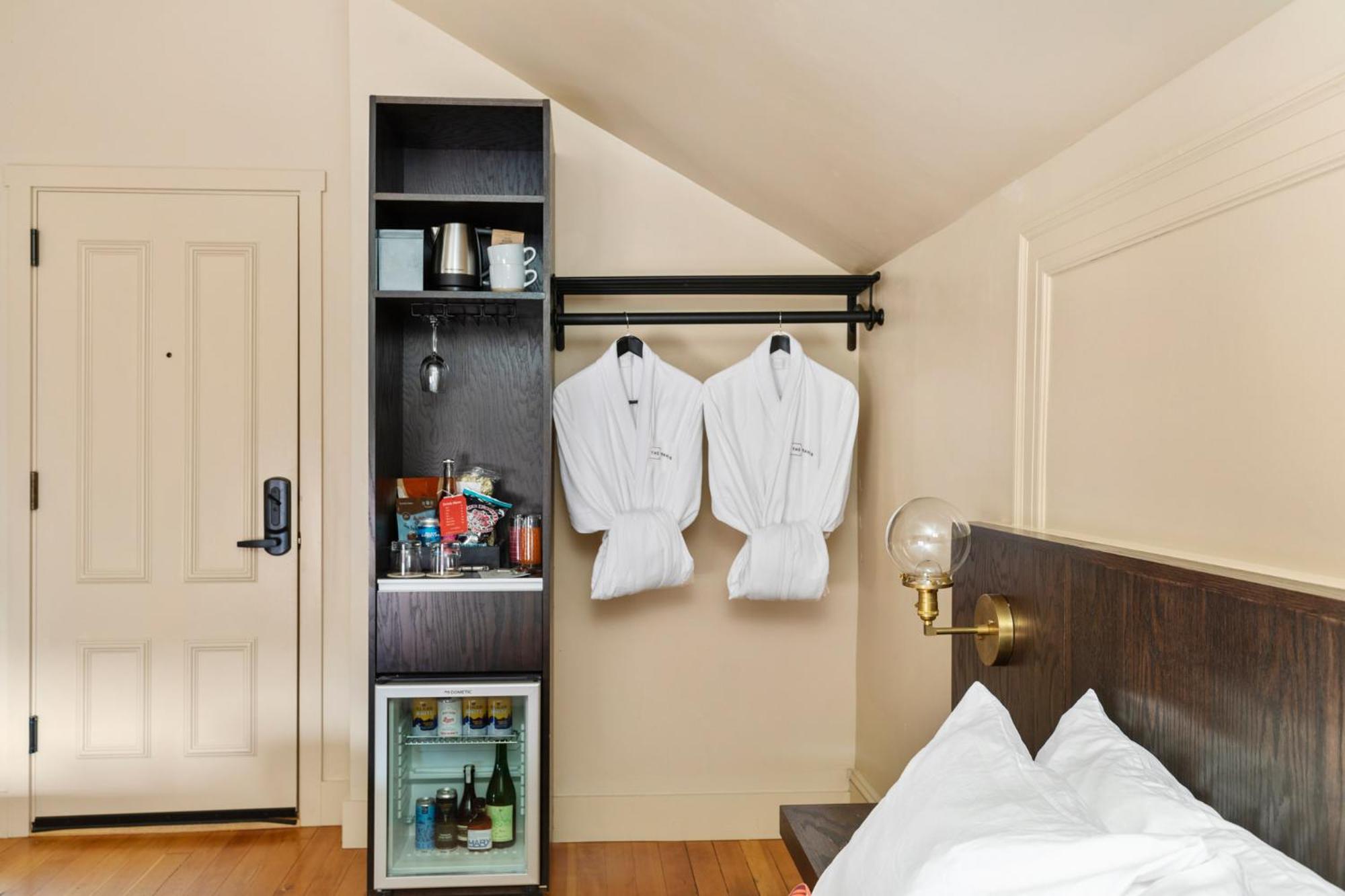 Portland Vacations - The Francis Hotel - Property Image 2