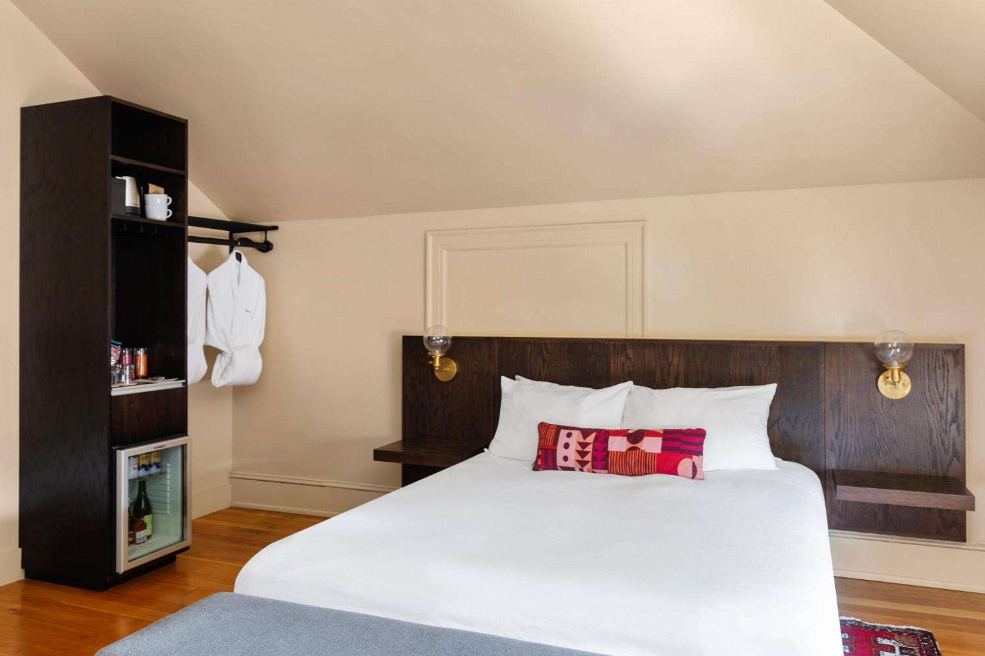 Portland Vacations - The Francis Hotel - Property Image 11