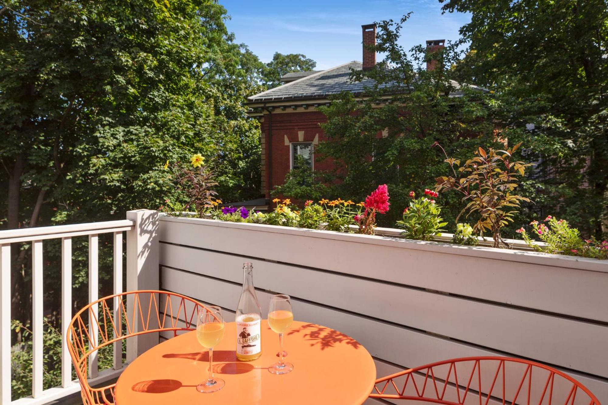 Portland Vacations - The Francis Hotel - Property Image 22