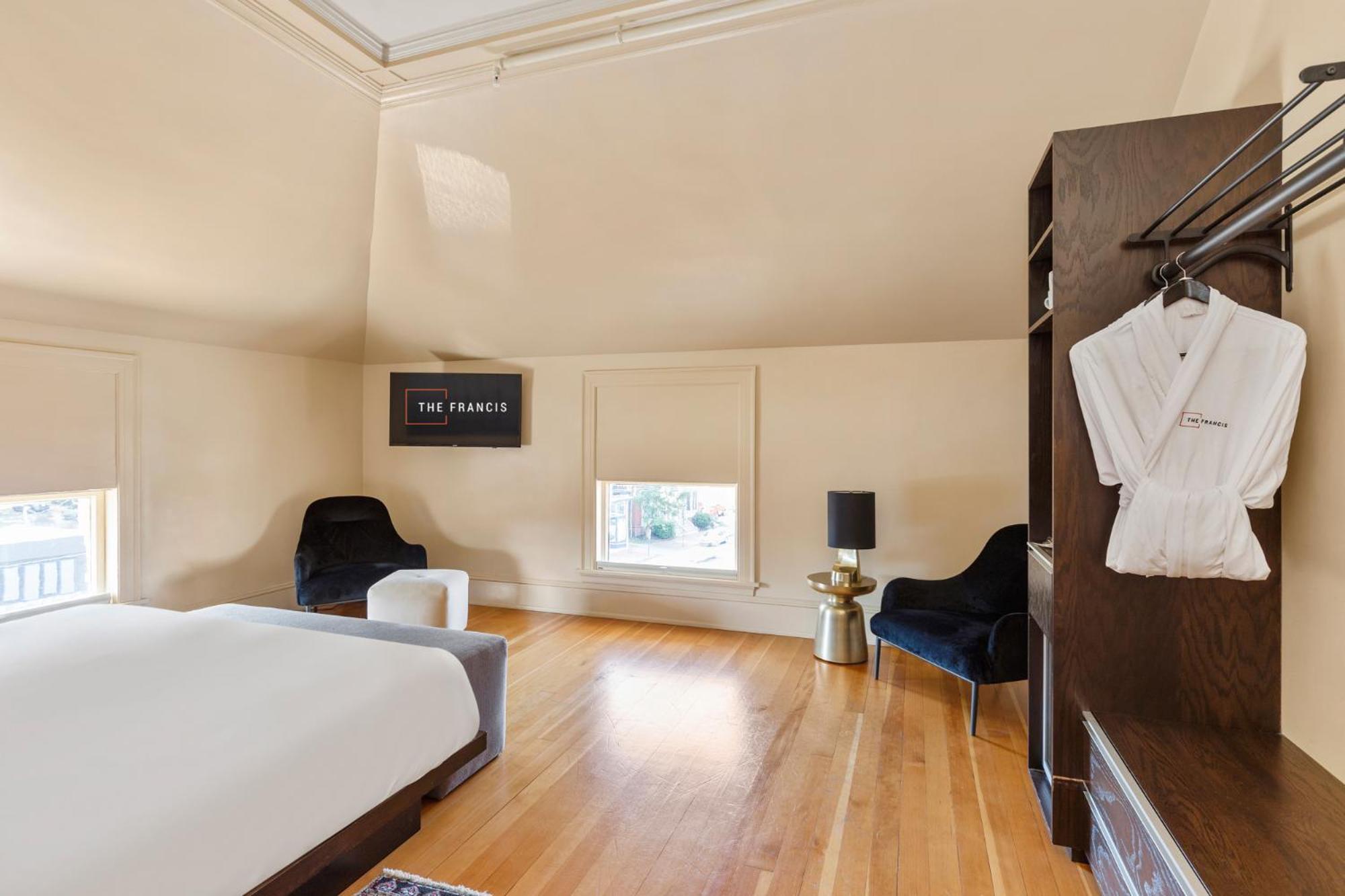 Portland Vacations - The Francis Hotel - Property Image 21