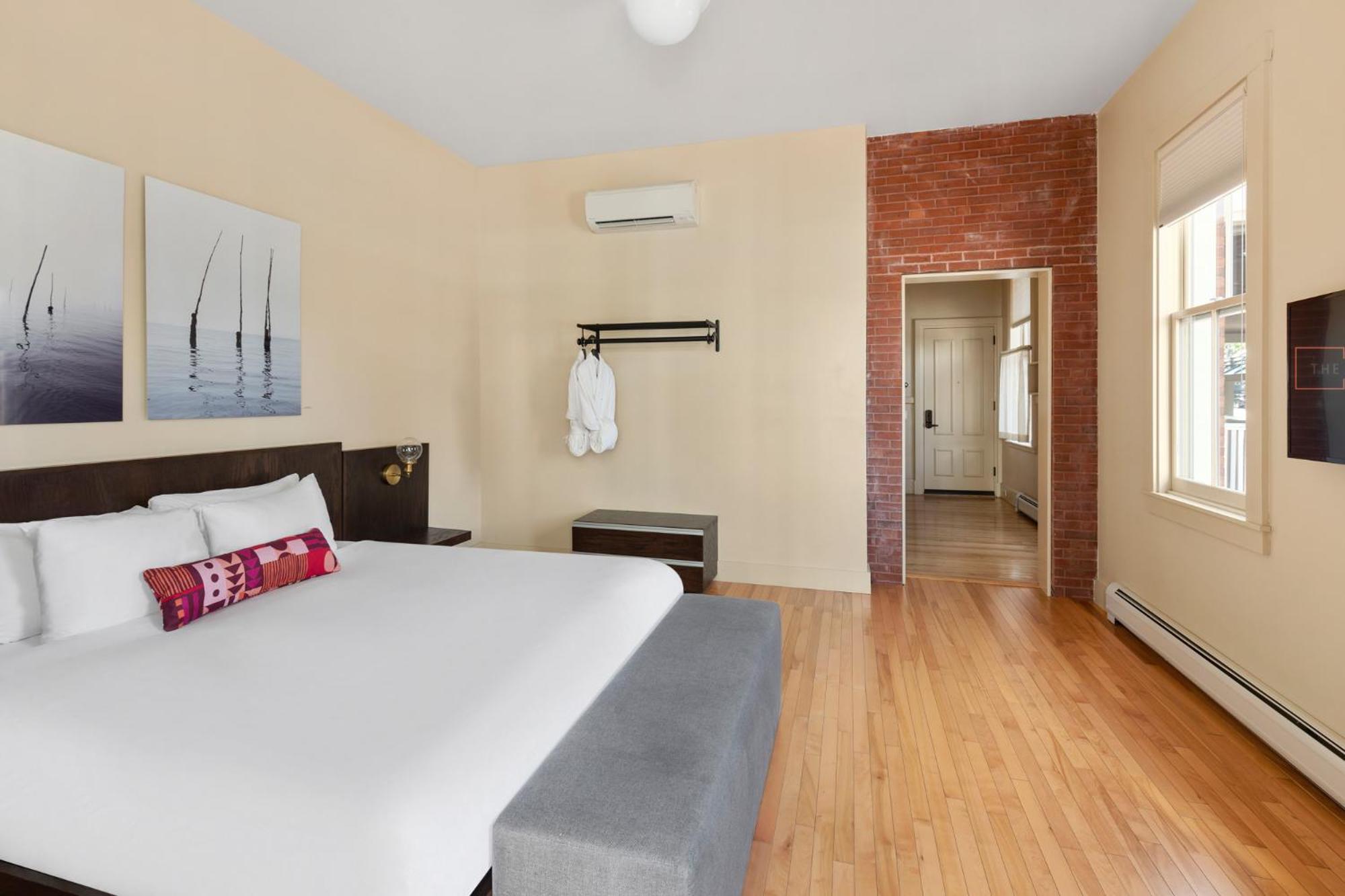 Portland Vacations - The Francis Hotel - Property Image 63