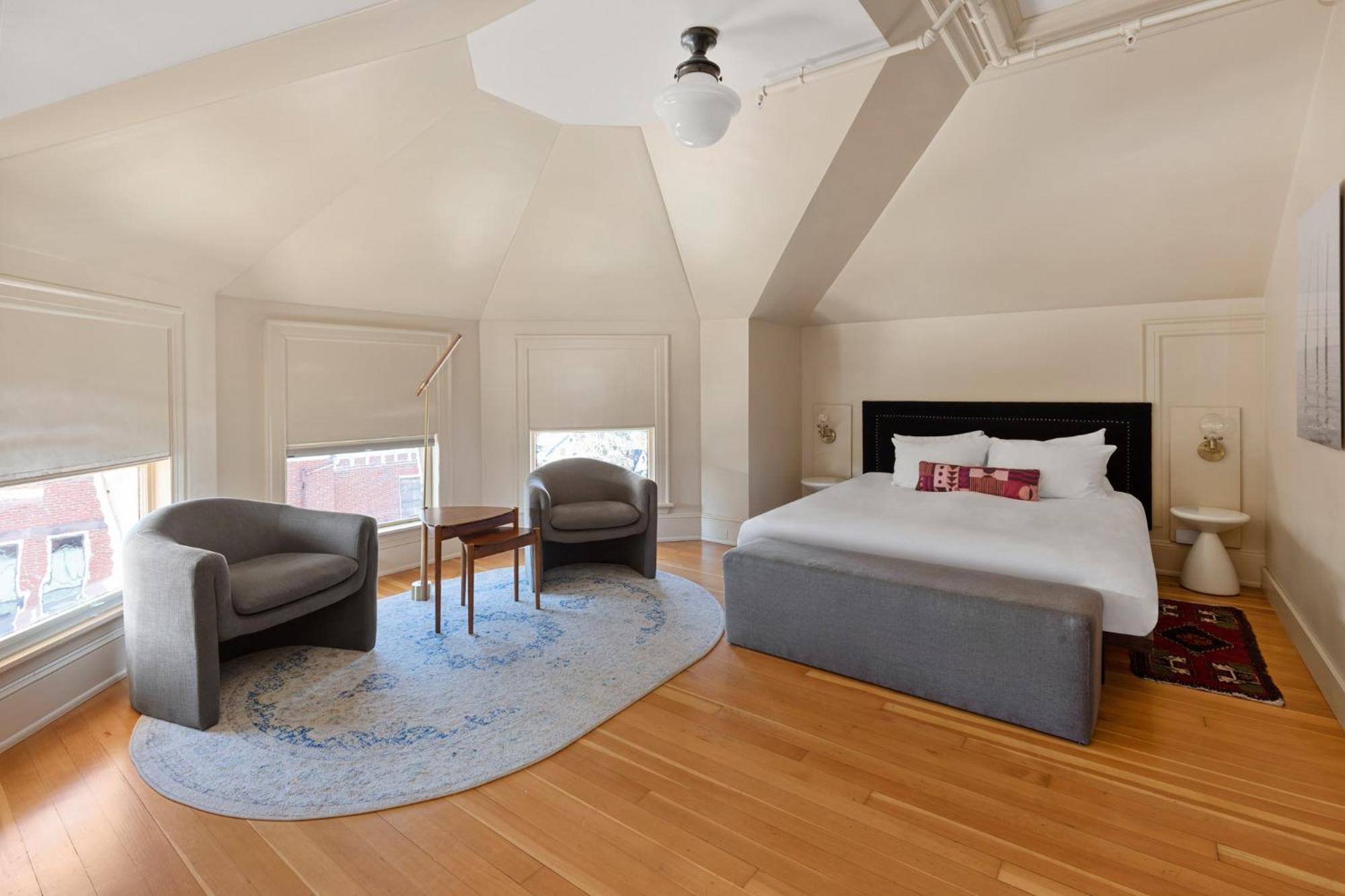 Portland Vacations - The Francis Hotel - Property Image 59