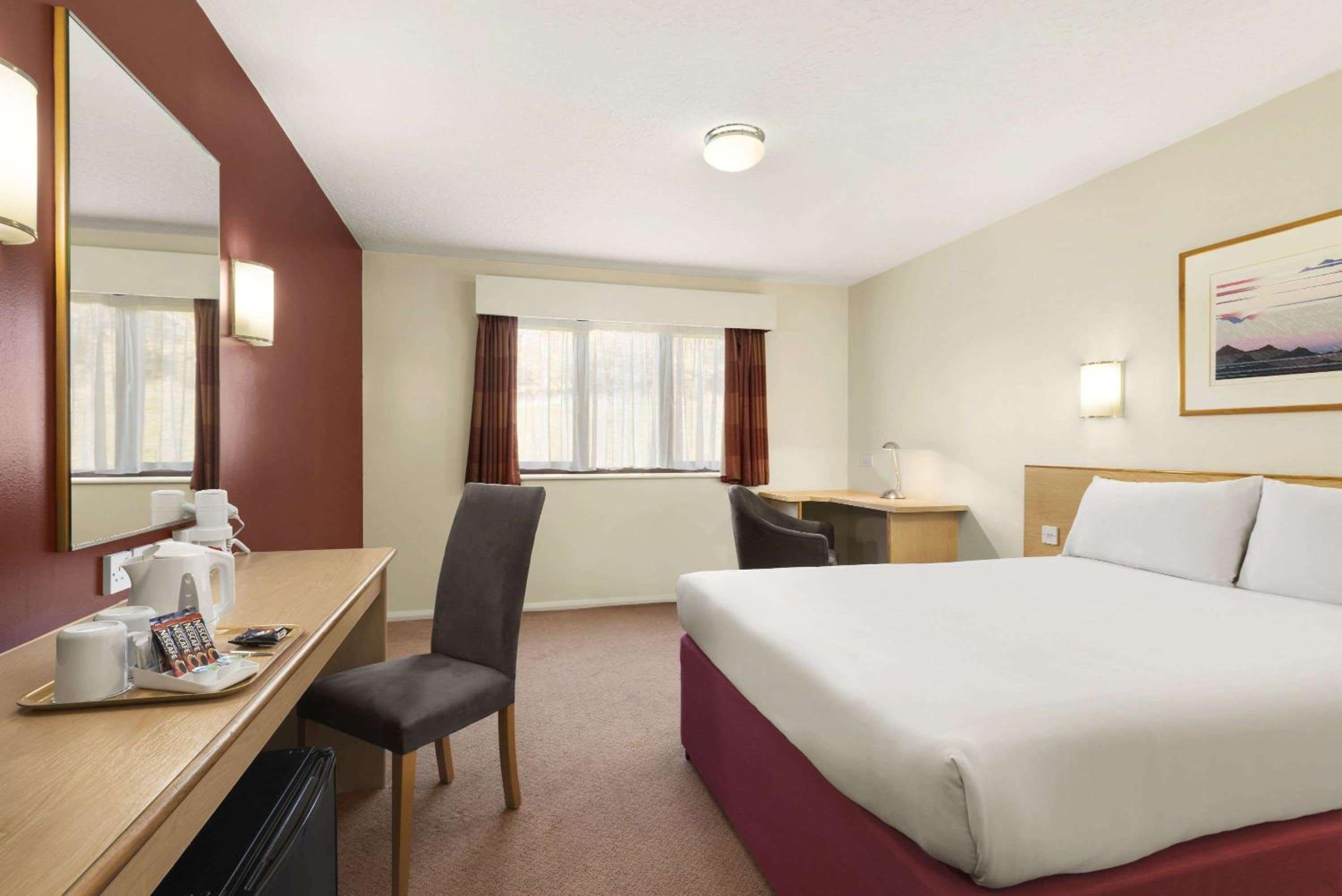 Warwick Vacations - Days Inn Hotel Warwick South - Southbound M40 - Property Image 2