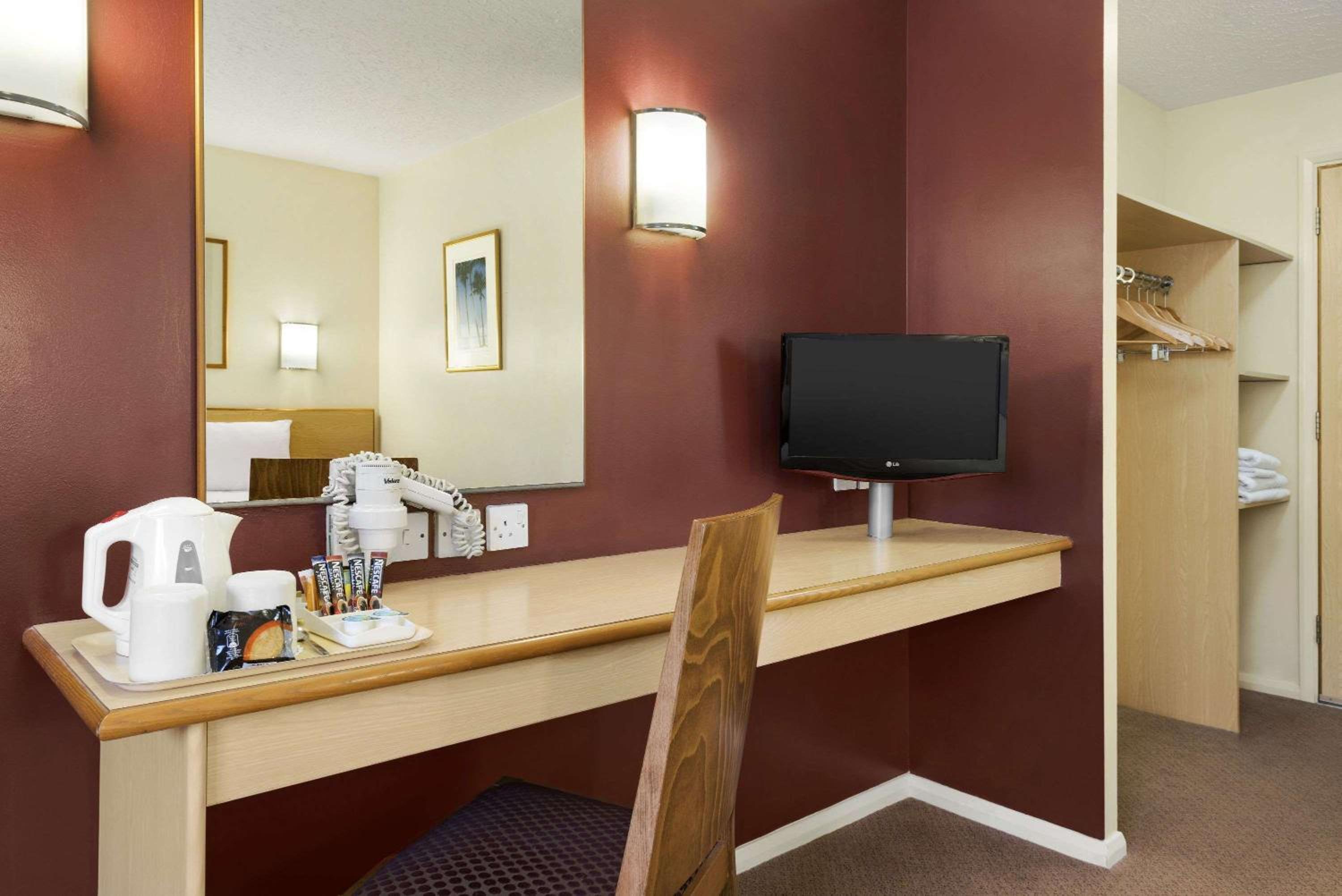 Warwick Vacations - Days Inn Hotel Warwick South - Southbound M40 - Property Image 33