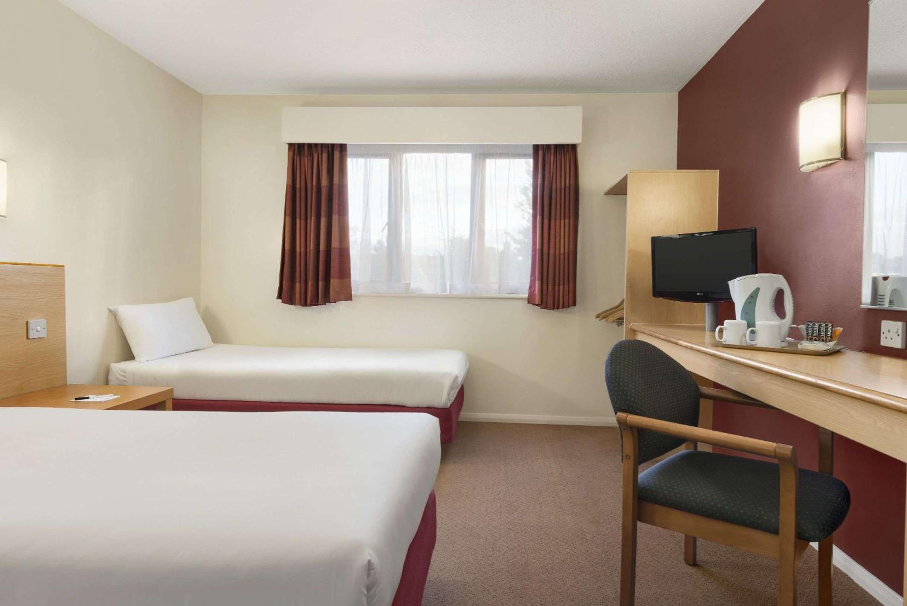 Warwick Vacations - Days Inn Hotel Warwick South - Southbound M40 - Property Image 25