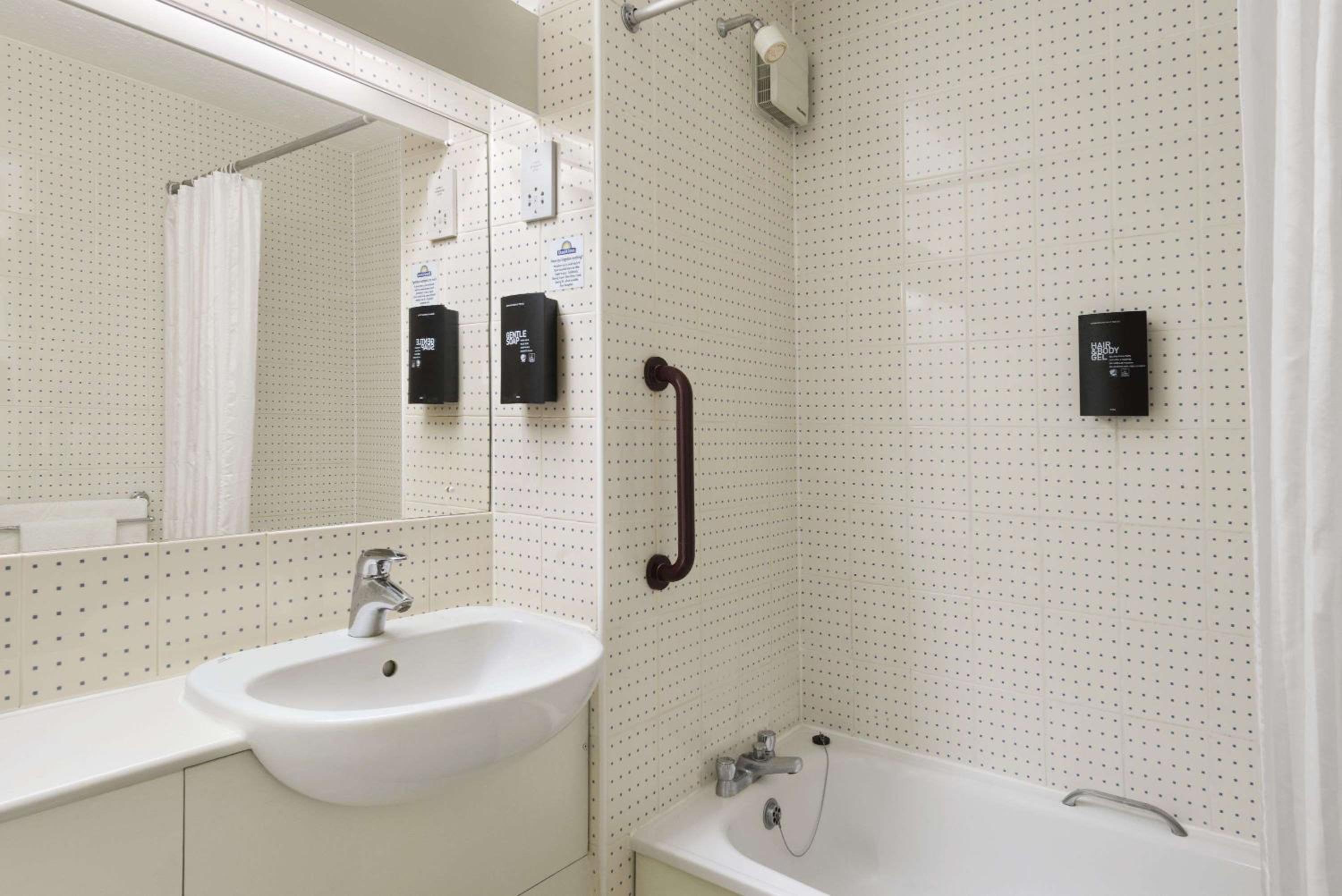 Warwick Vacations - Days Inn Hotel Warwick South - Southbound M40 - Property Image 37