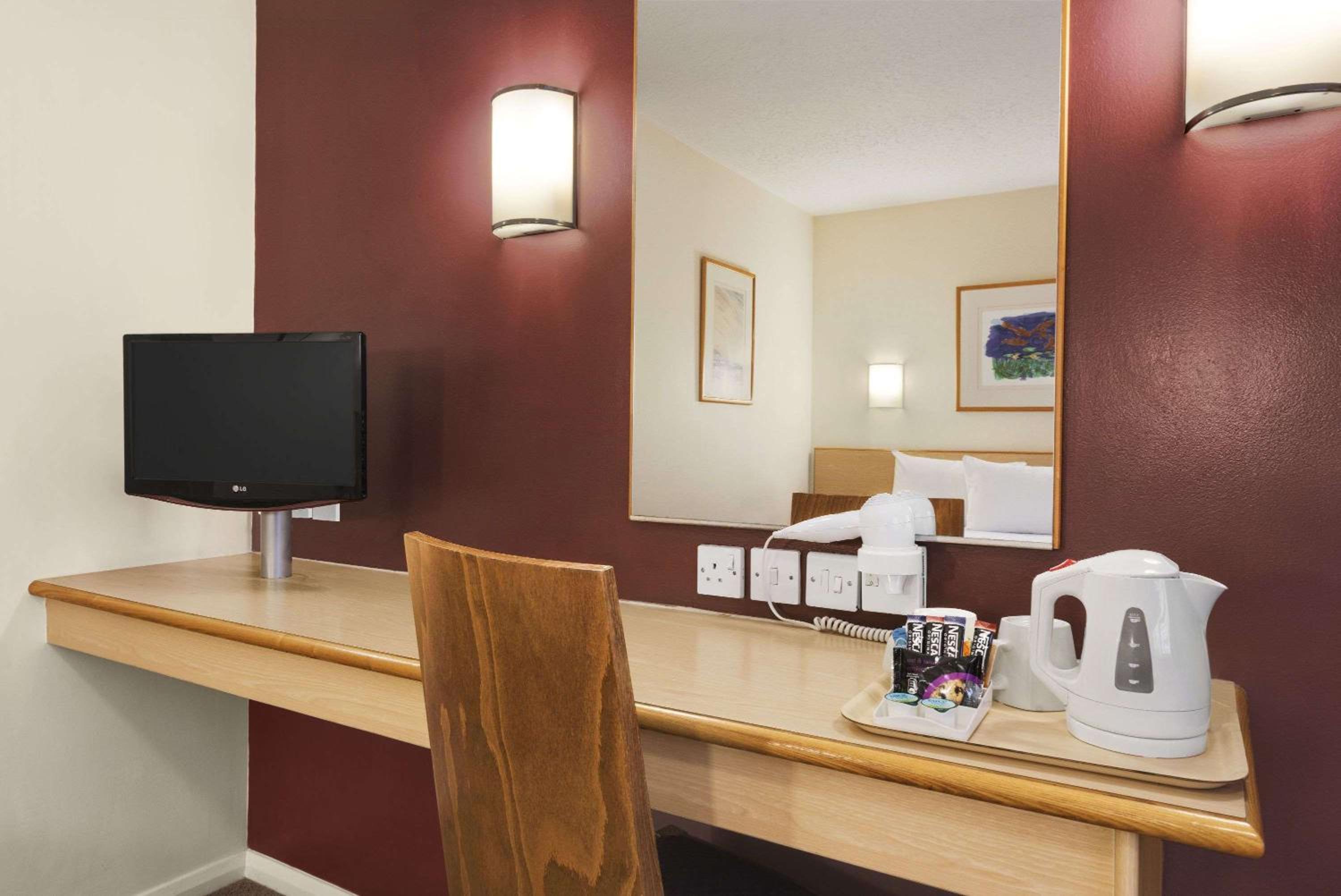 Warwick Vacations - Days Inn Hotel Warwick South - Southbound M40 - Property Image 29