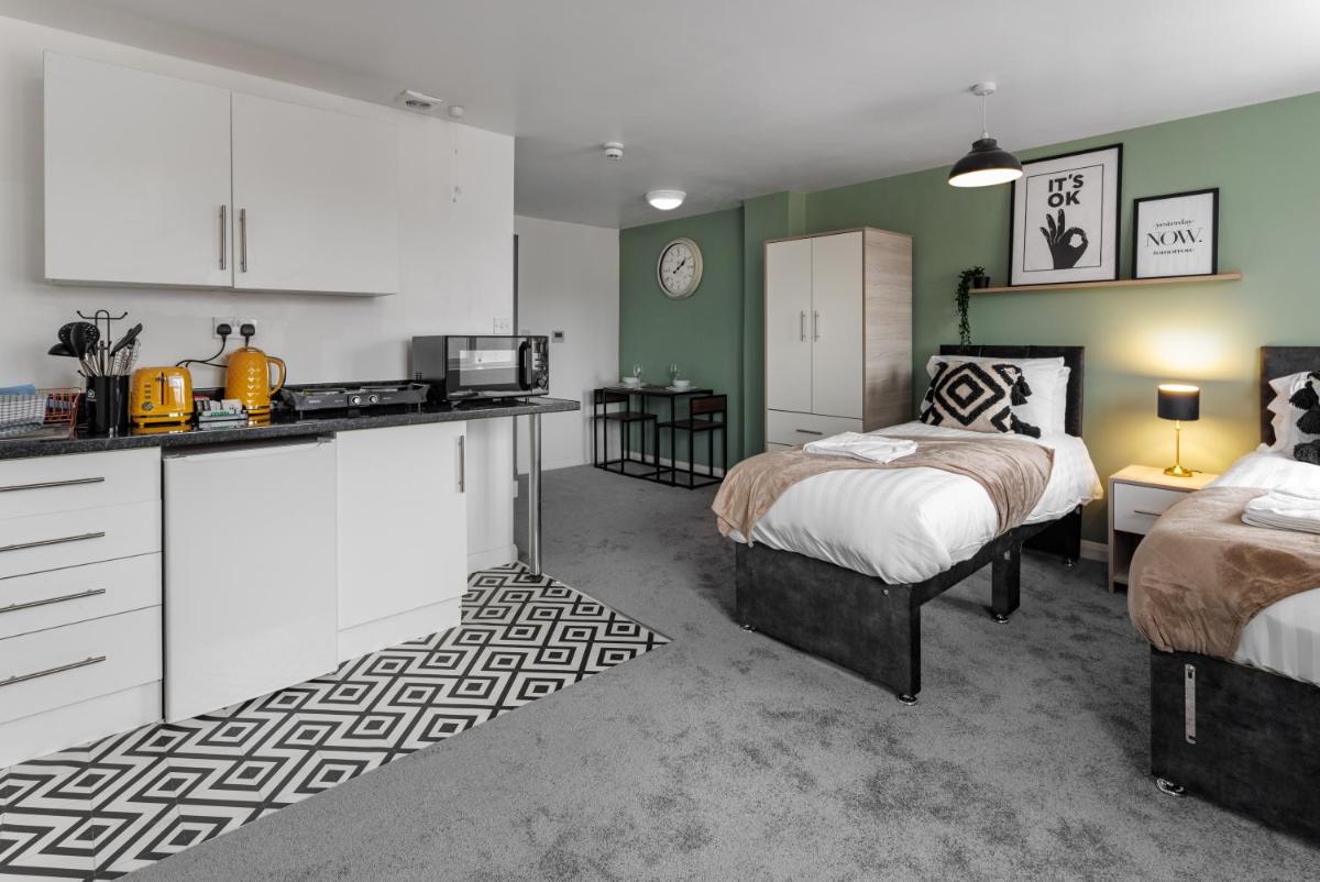 City Centre Studio 9 with Kitchenette, Free Wifi and Smart TV with Netflix by Yoko Property view 2