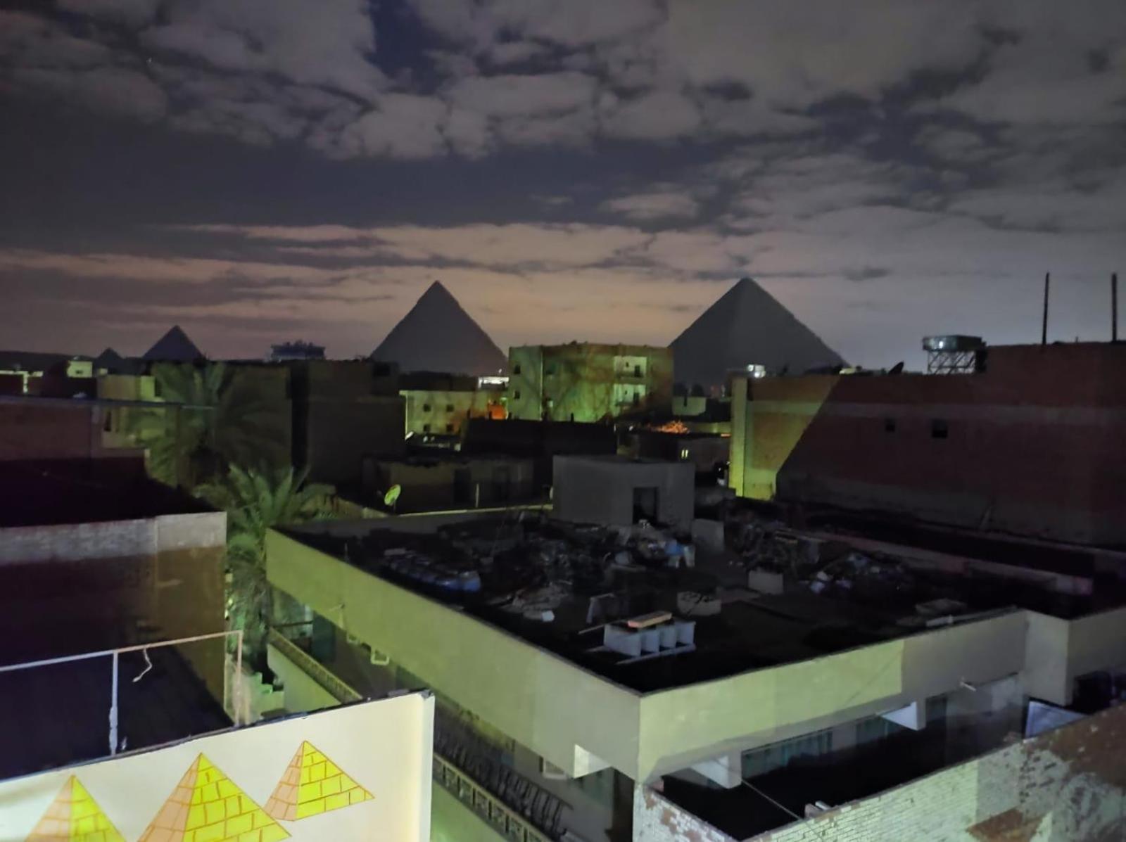 Jana Pyramids view inn