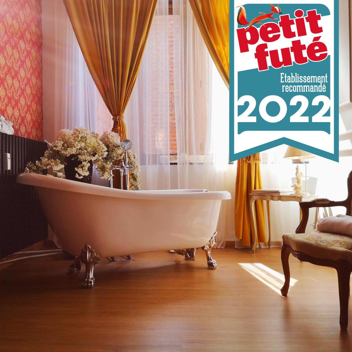 Hotel Love Nest Versailles - Unique Louis XIV decoration - Calm location right IN city center - Image 1