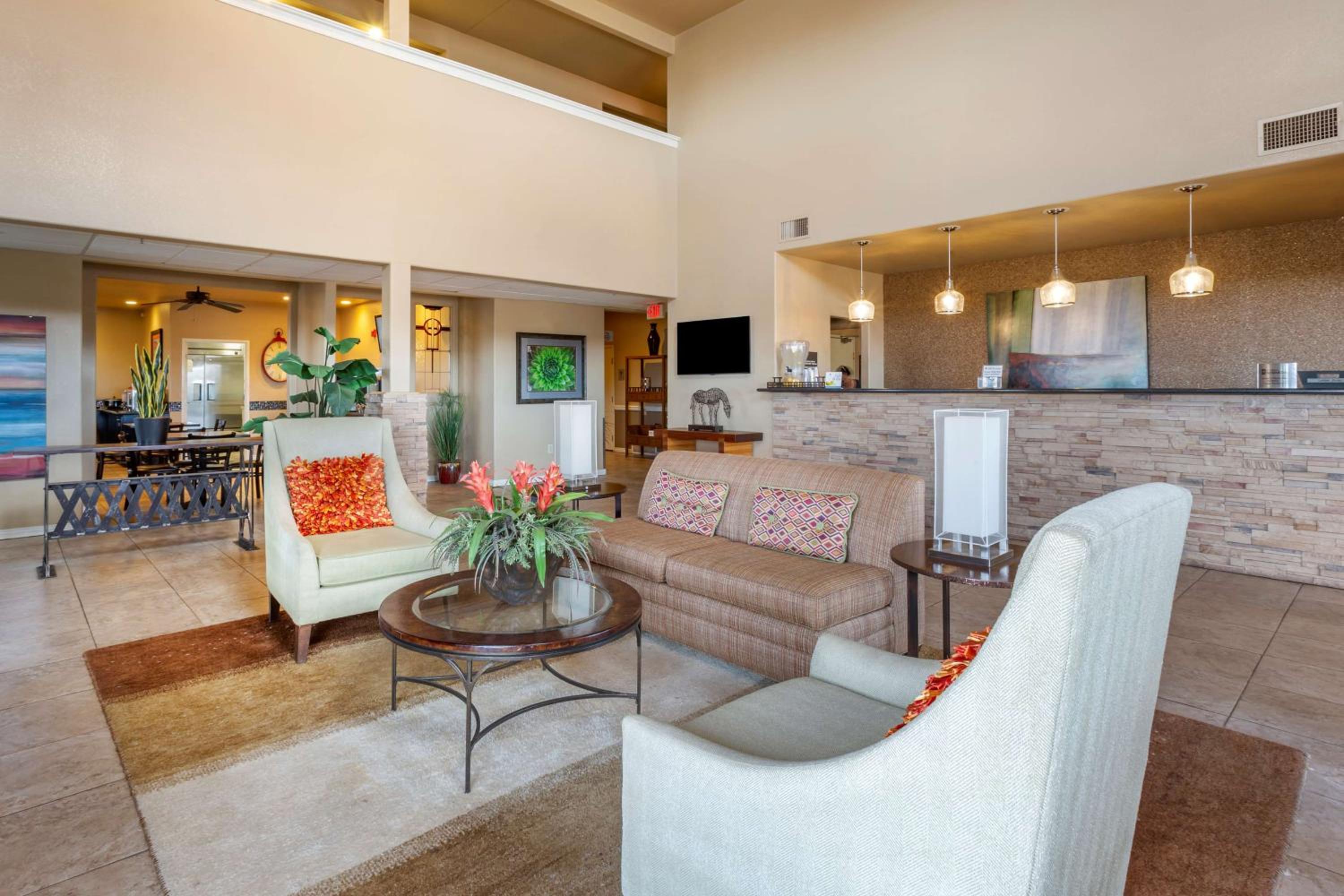 Winslow Vacations - Best Western Plus Winslow Inn - Property Image 2