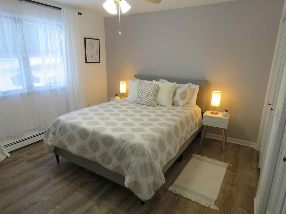 Catskills Cottage with Lake View Book Now view 3