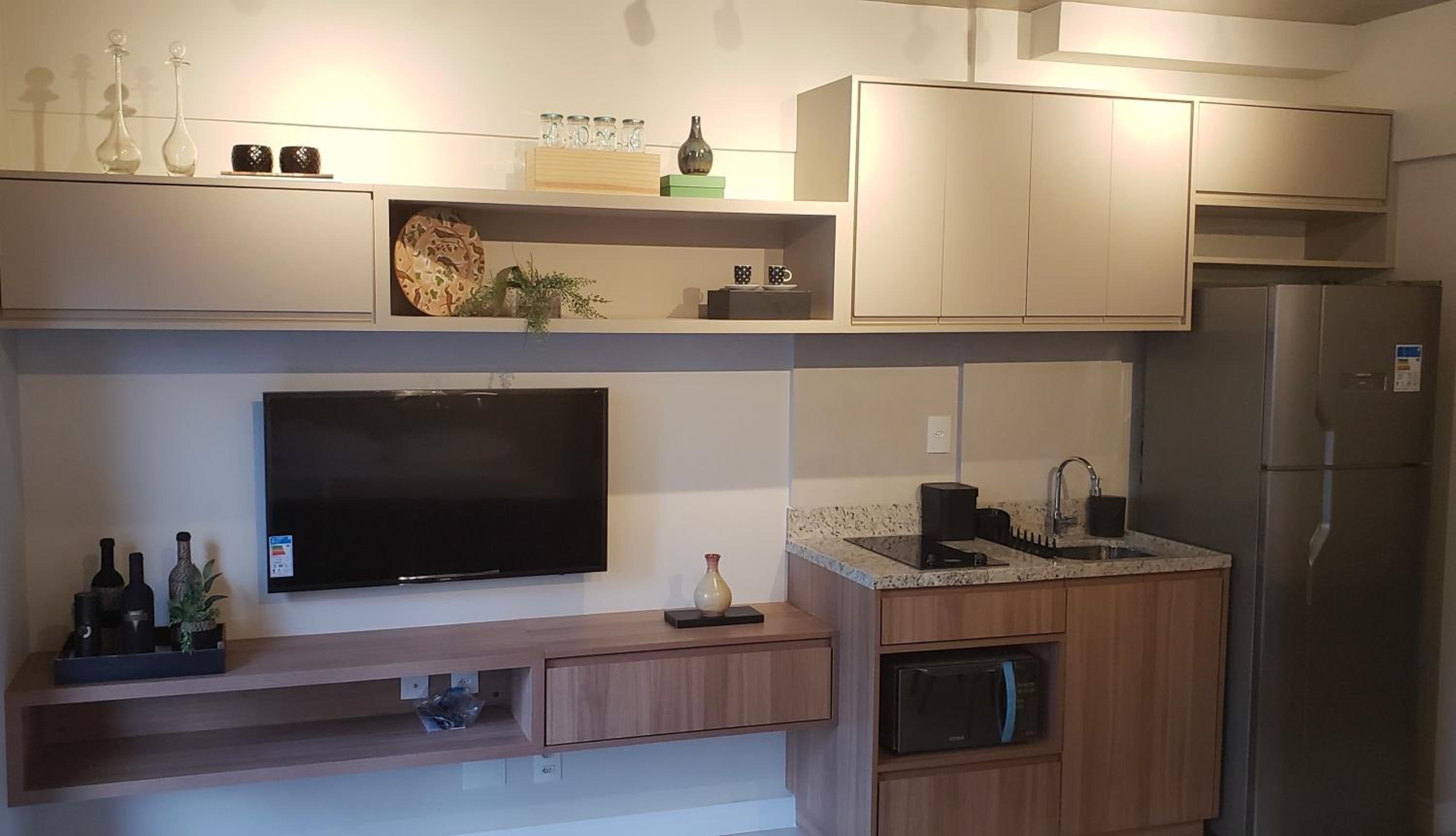 31 New studio w/ fast reliable wifi, balcony and gym view 5
