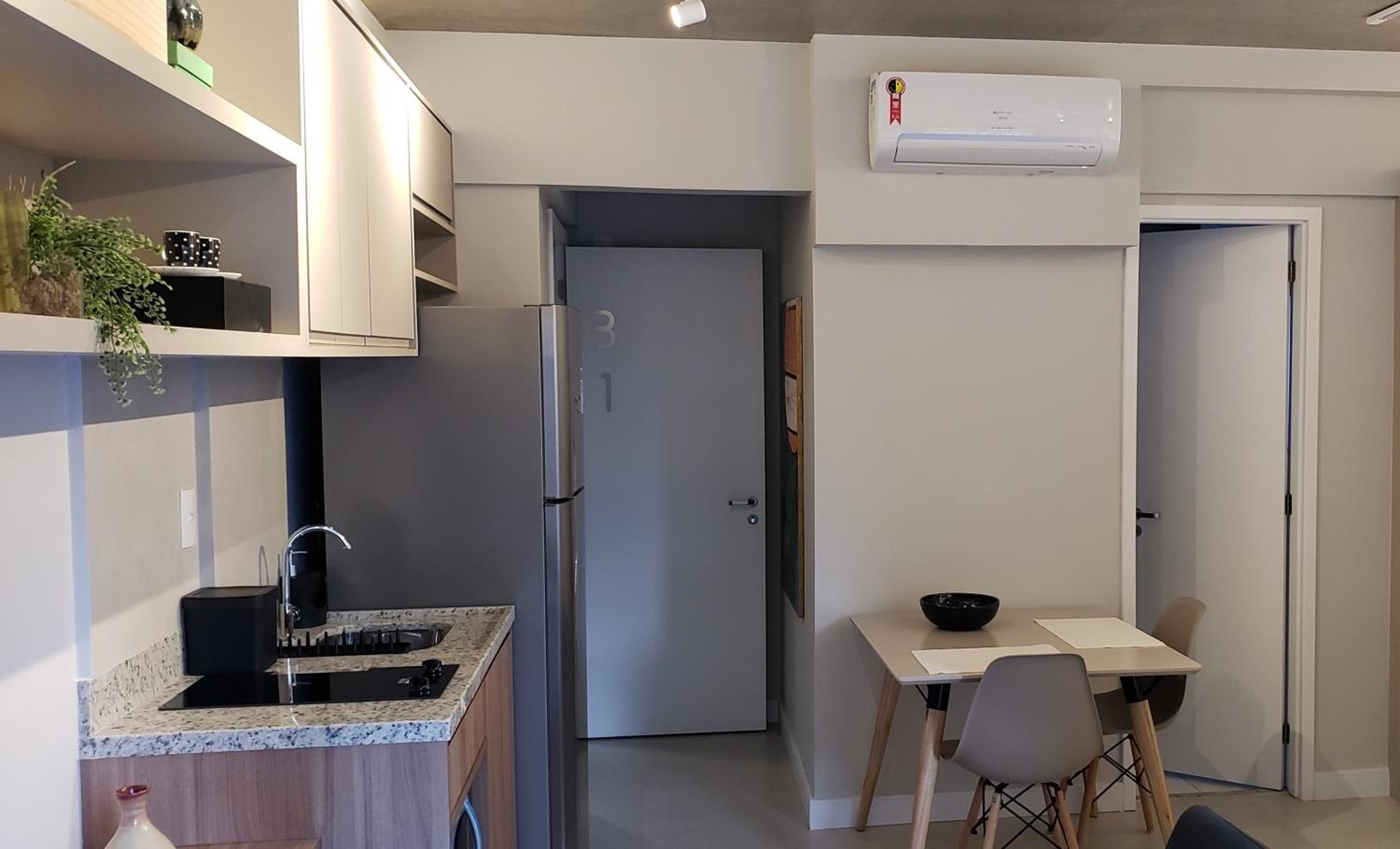 31 New studio w/ fast reliable wifi, balcony and gym view 4