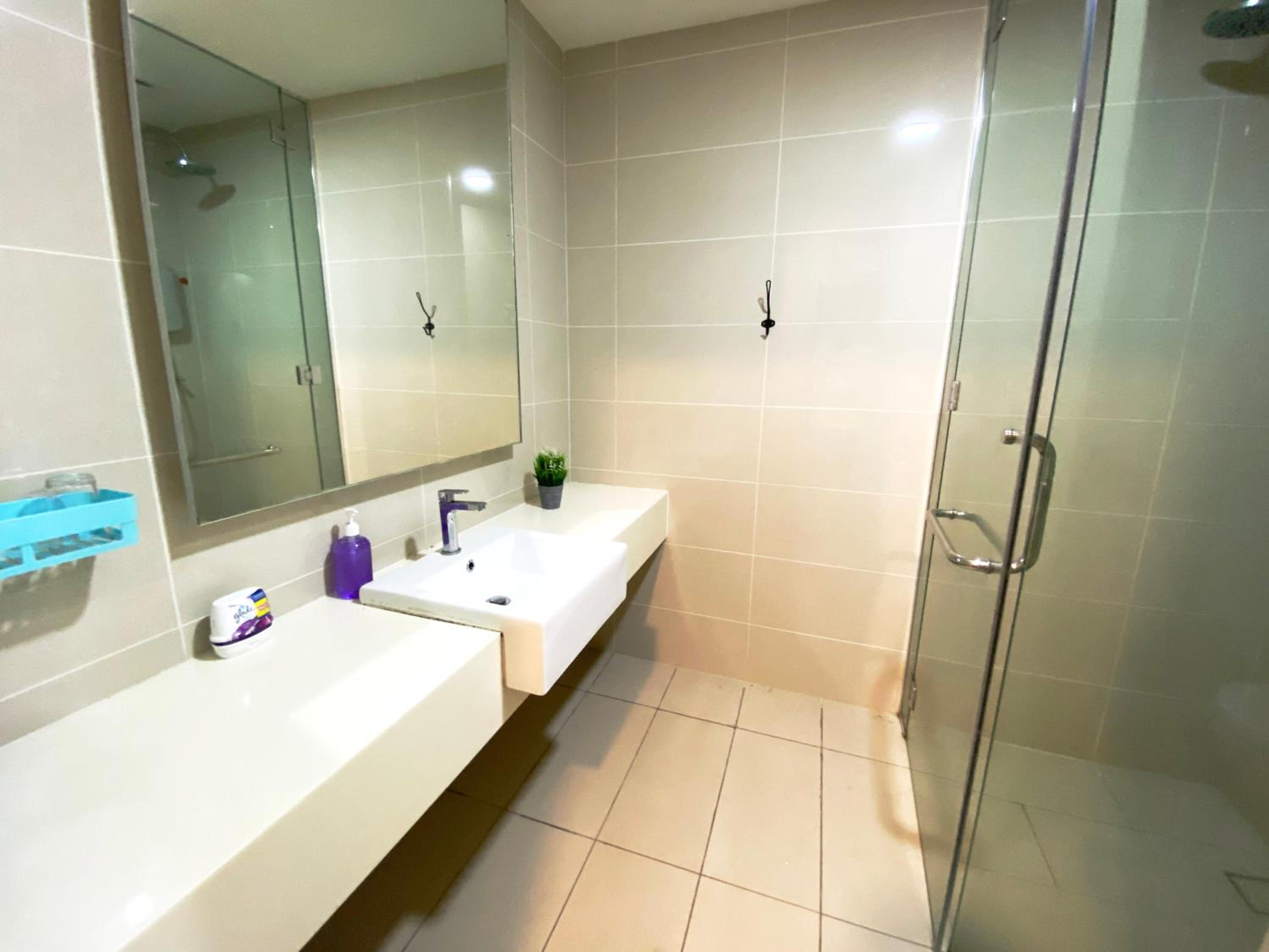 Lily and Loft - KL Gateway Bangsar LRT, WIFI, Netflix