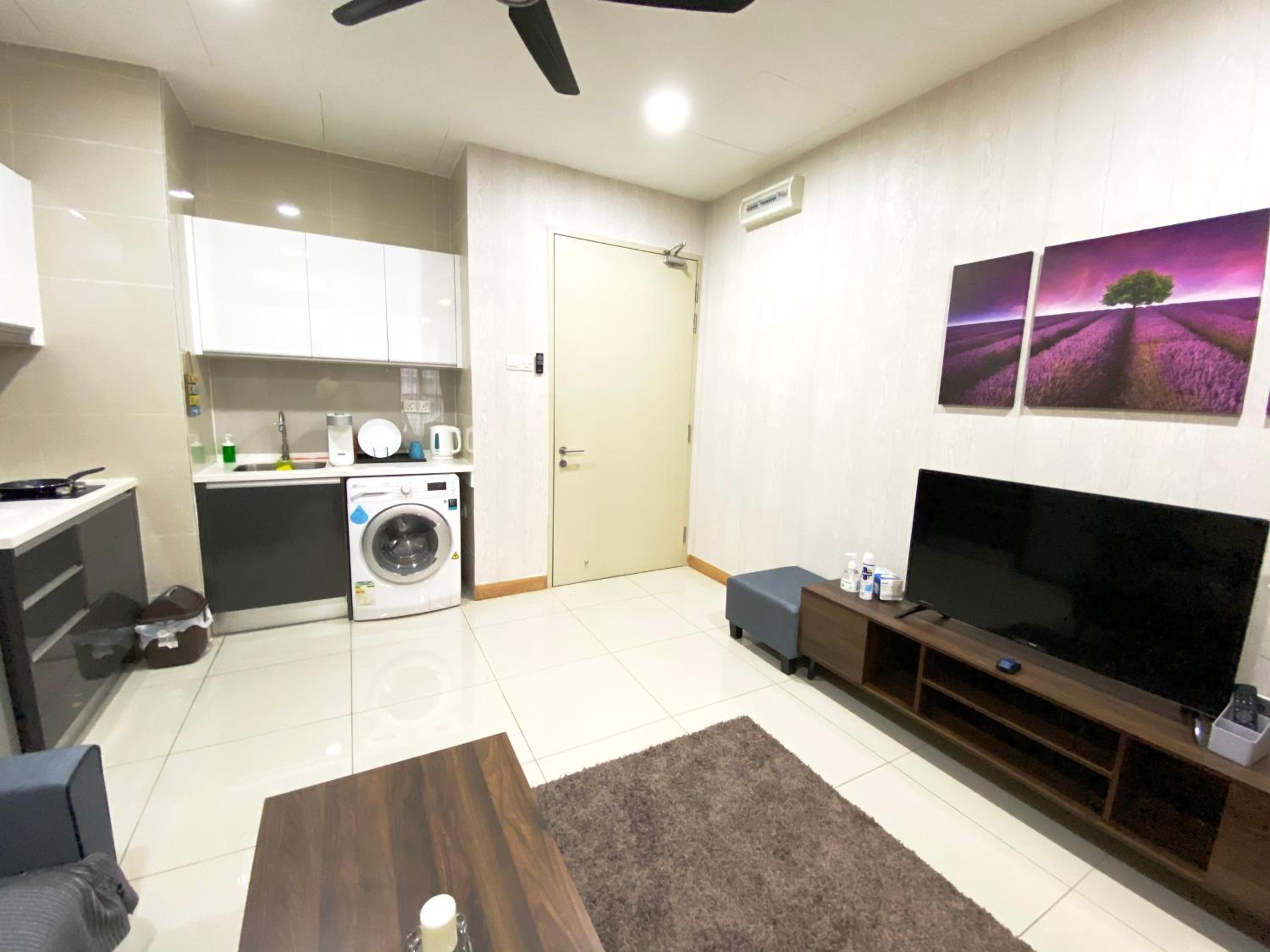 Lily and Loft - KL Gateway Bangsar LRT, WIFI, Netflix