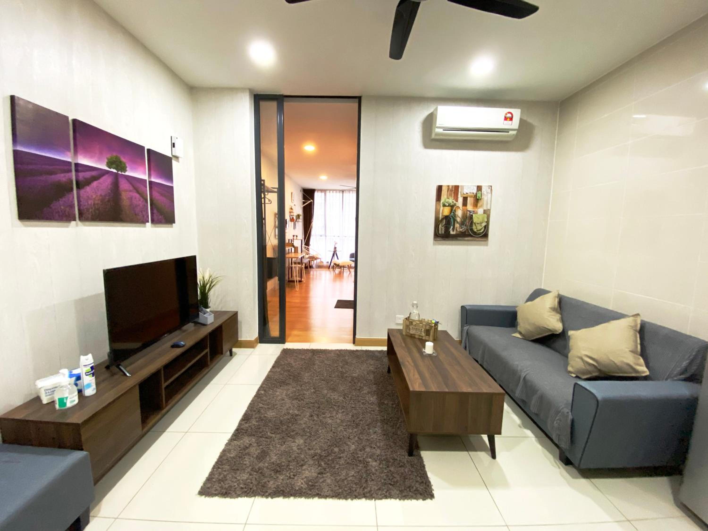 Lily and Loft - KL Gateway Bangsar LRT, WIFI, Netflix