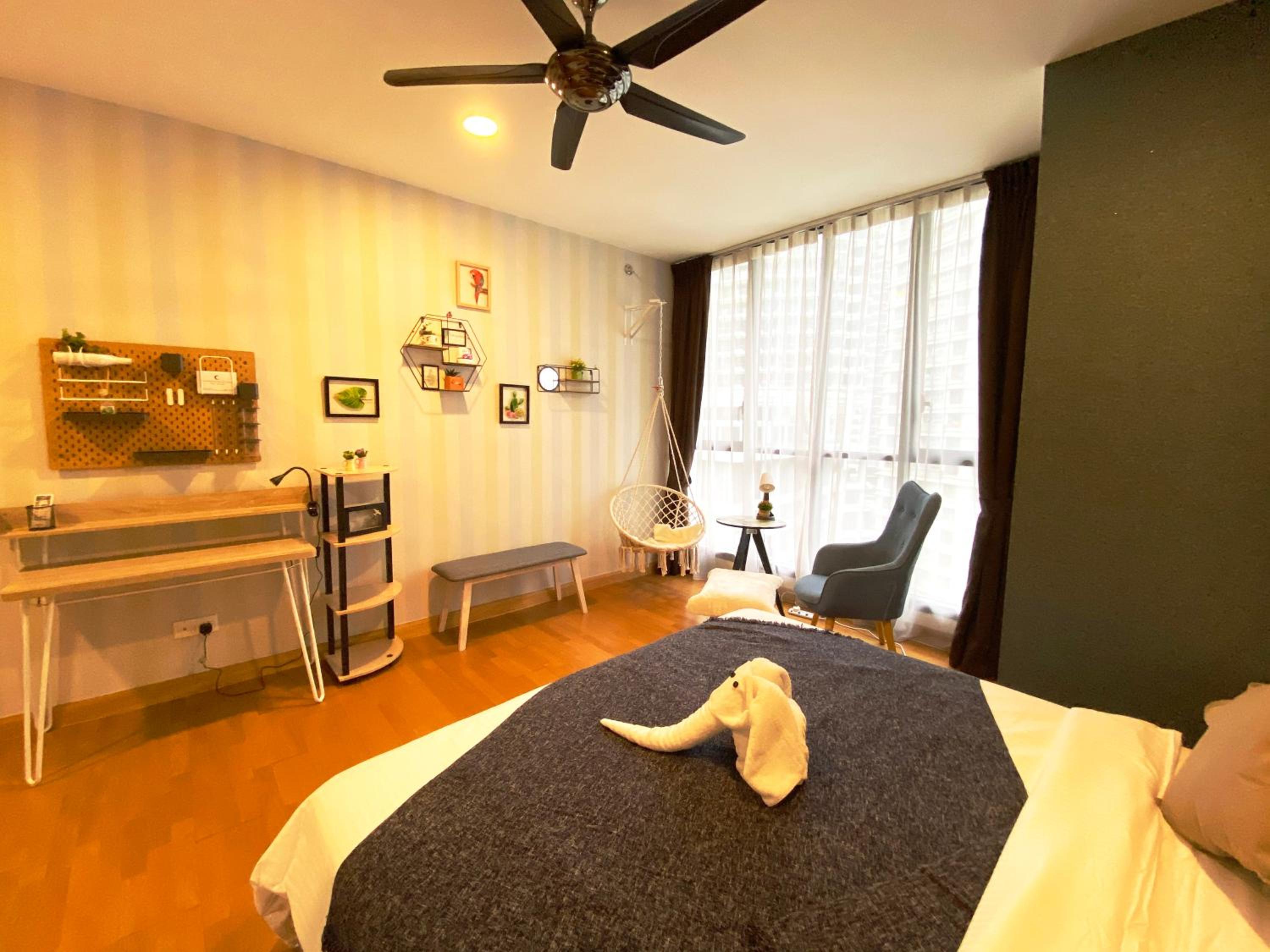 Lily and Loft - KL Gateway Bangsar LRT, WIFI, Netflix