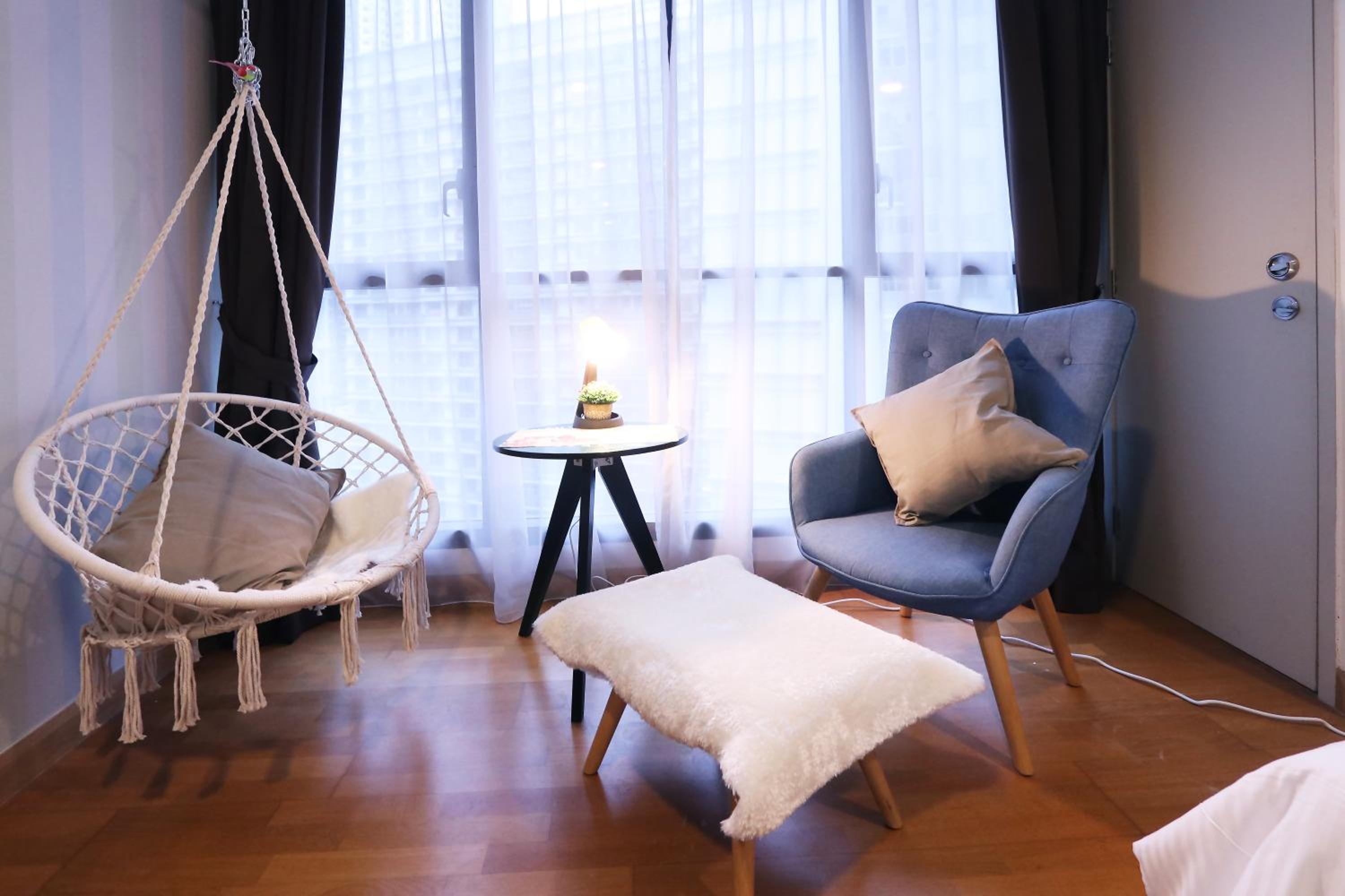 Lily and Loft - KL Gateway Bangsar LRT, WIFI, Netflix