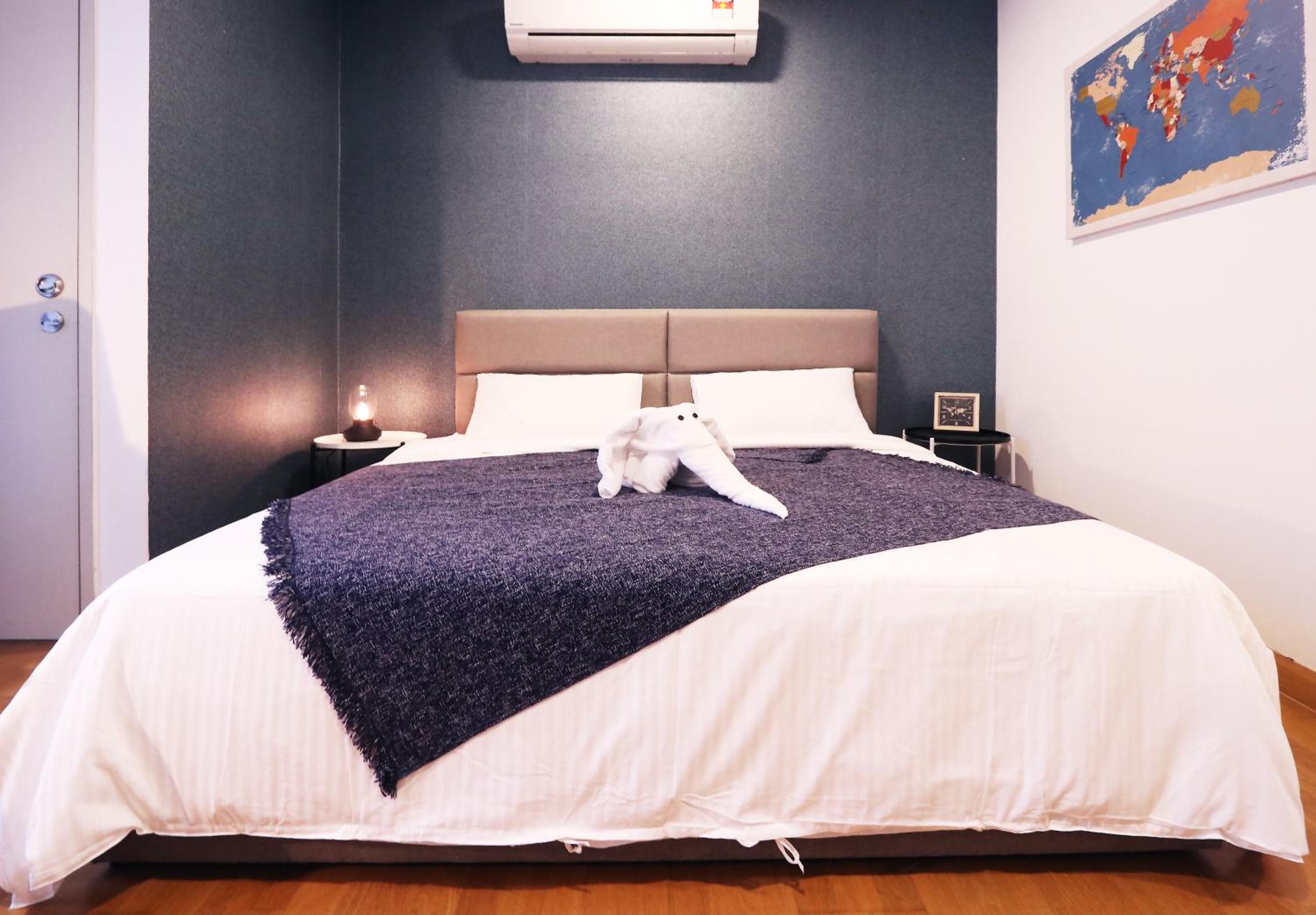 Lily and Loft - KL Gateway Bangsar LRT, WIFI, Netflix
