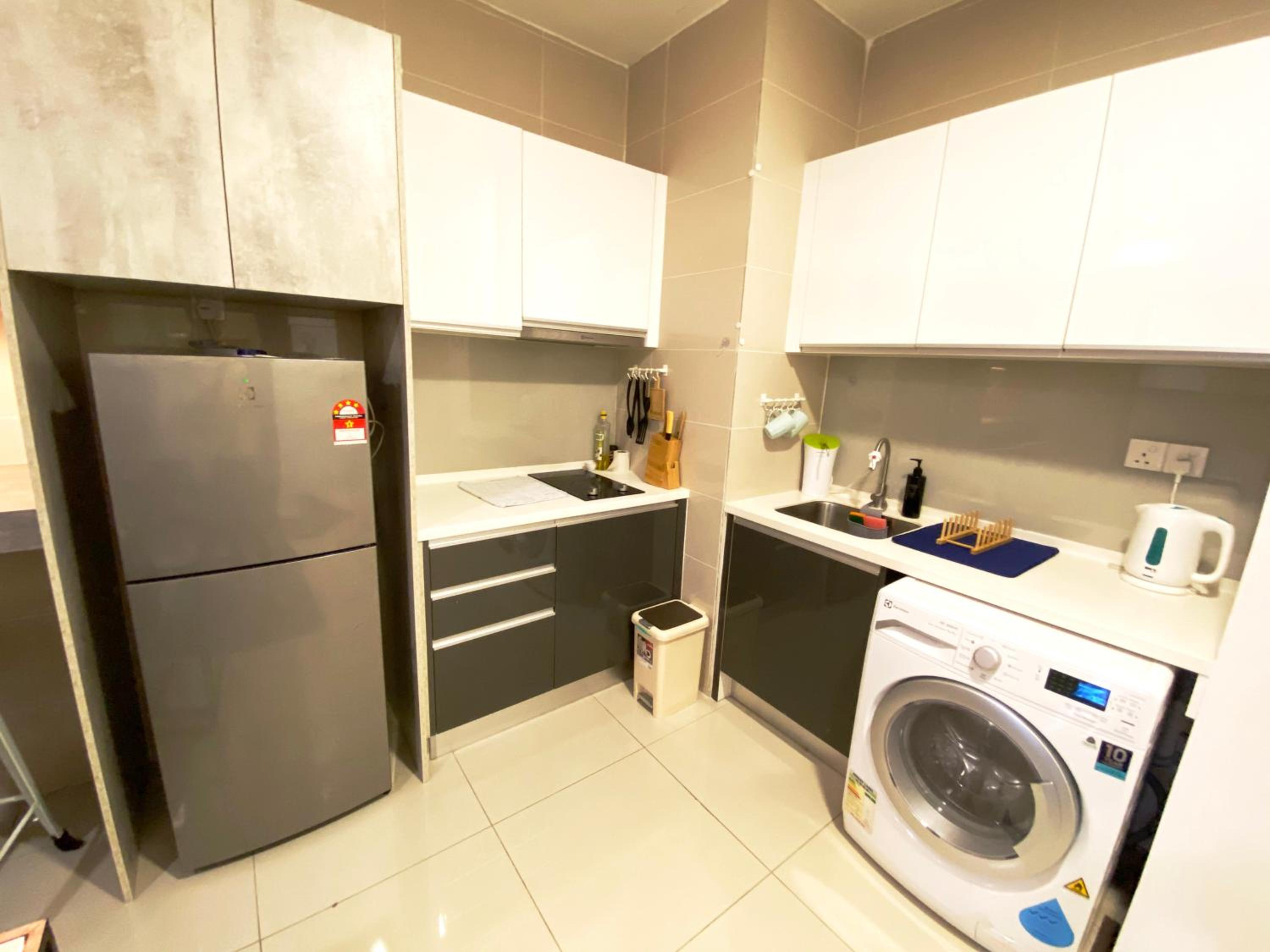 Lily and Loft - KL Gateway Bangsar LRT, WIFI, Netflix