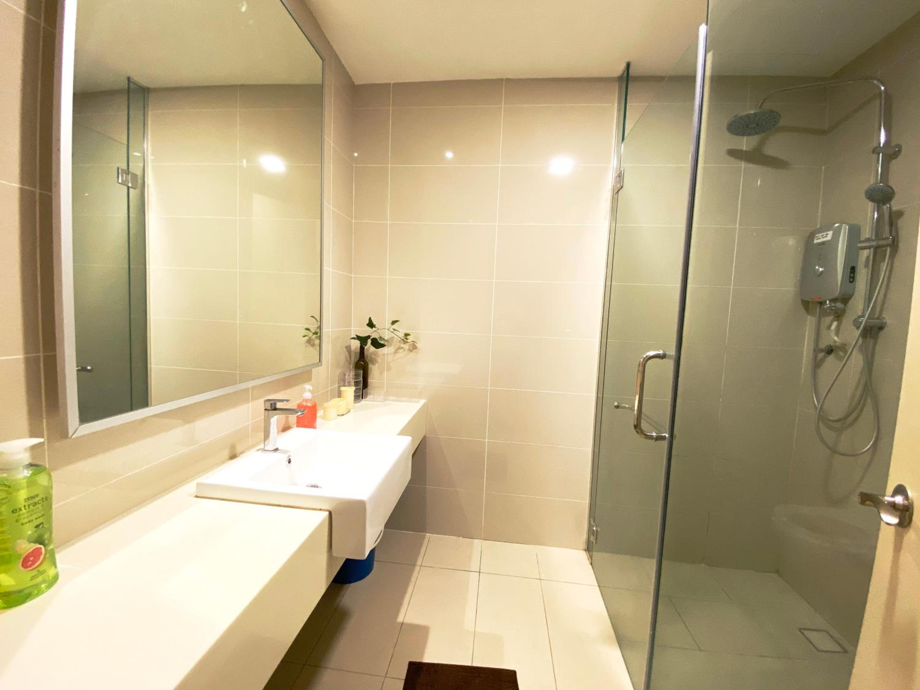 Lily and Loft - KL Gateway Bangsar LRT, WIFI, Netflix