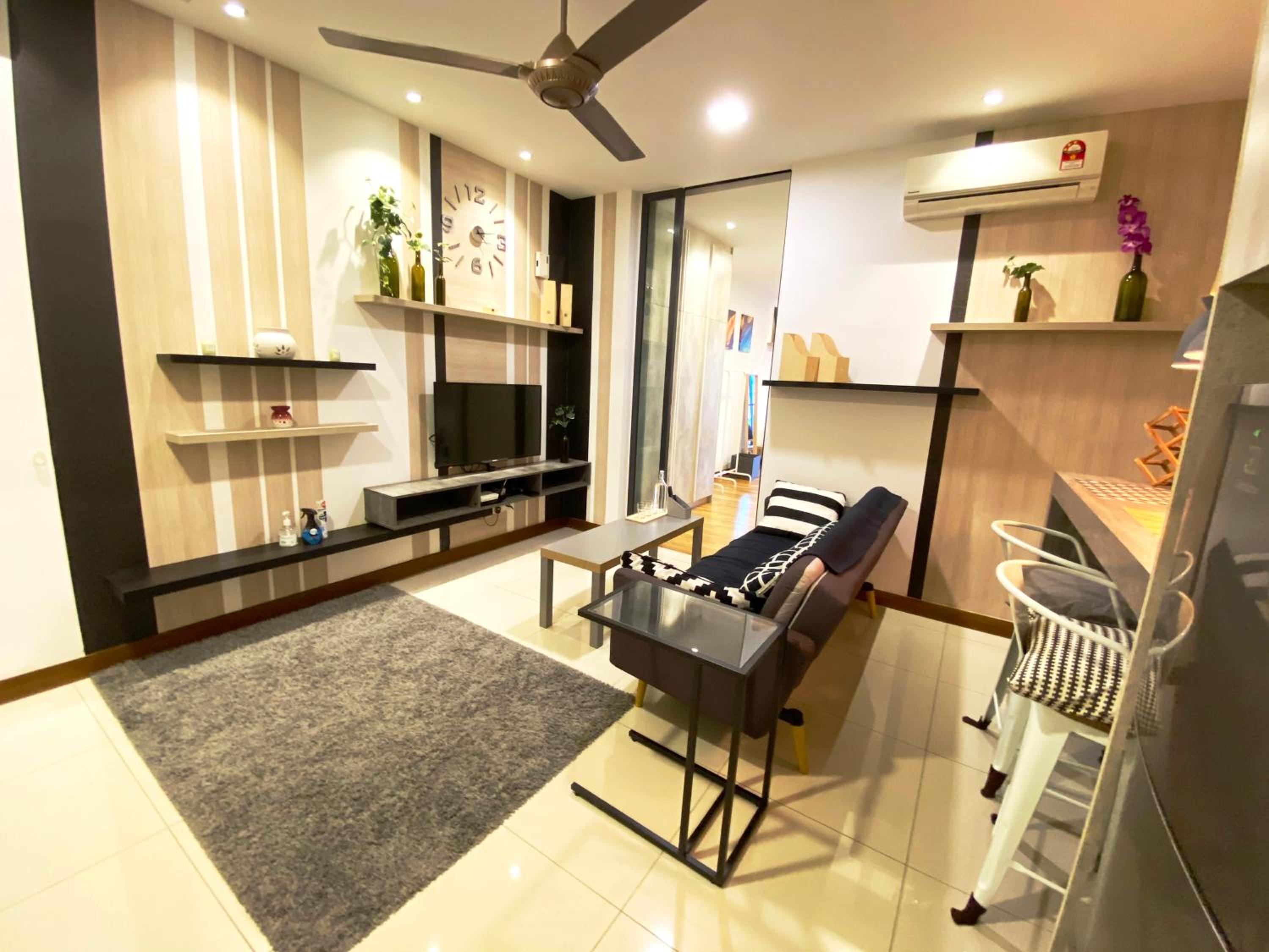 Lily and Loft - KL Gateway Bangsar LRT, WIFI, Netflix