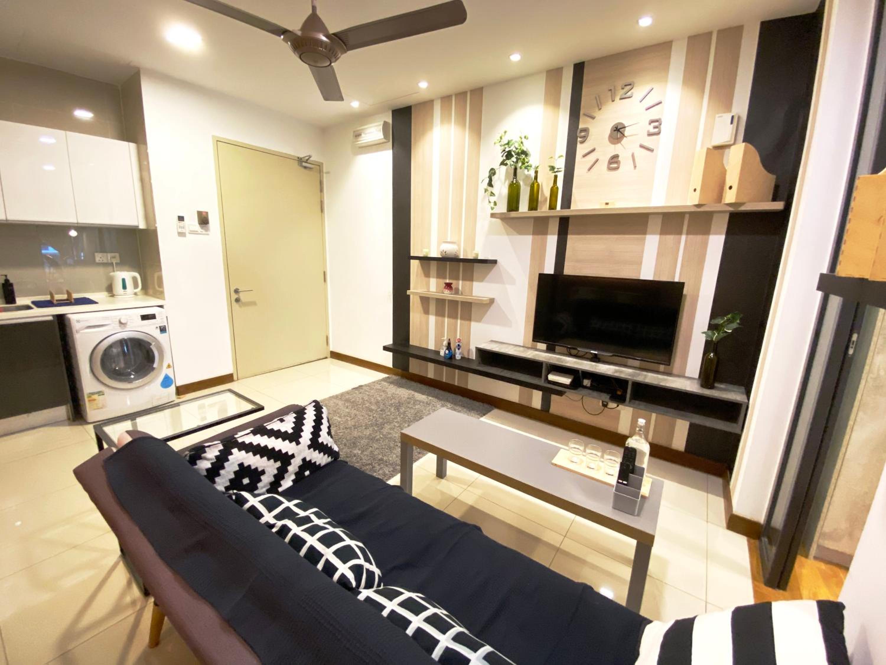 Lily and Loft - KL Gateway Bangsar LRT, WIFI, Netflix