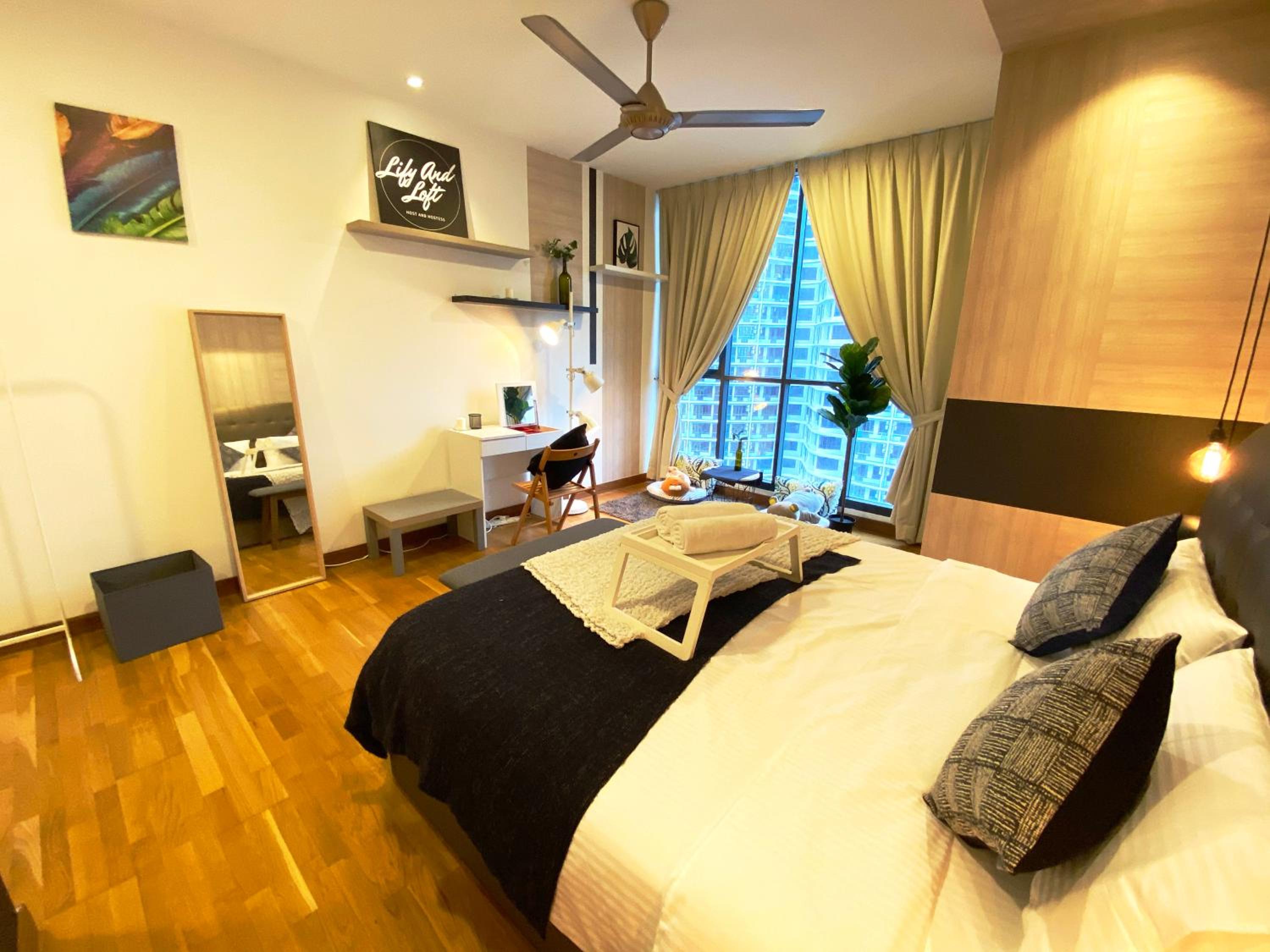 Lily and Loft - KL Gateway Bangsar LRT, WIFI, Netflix