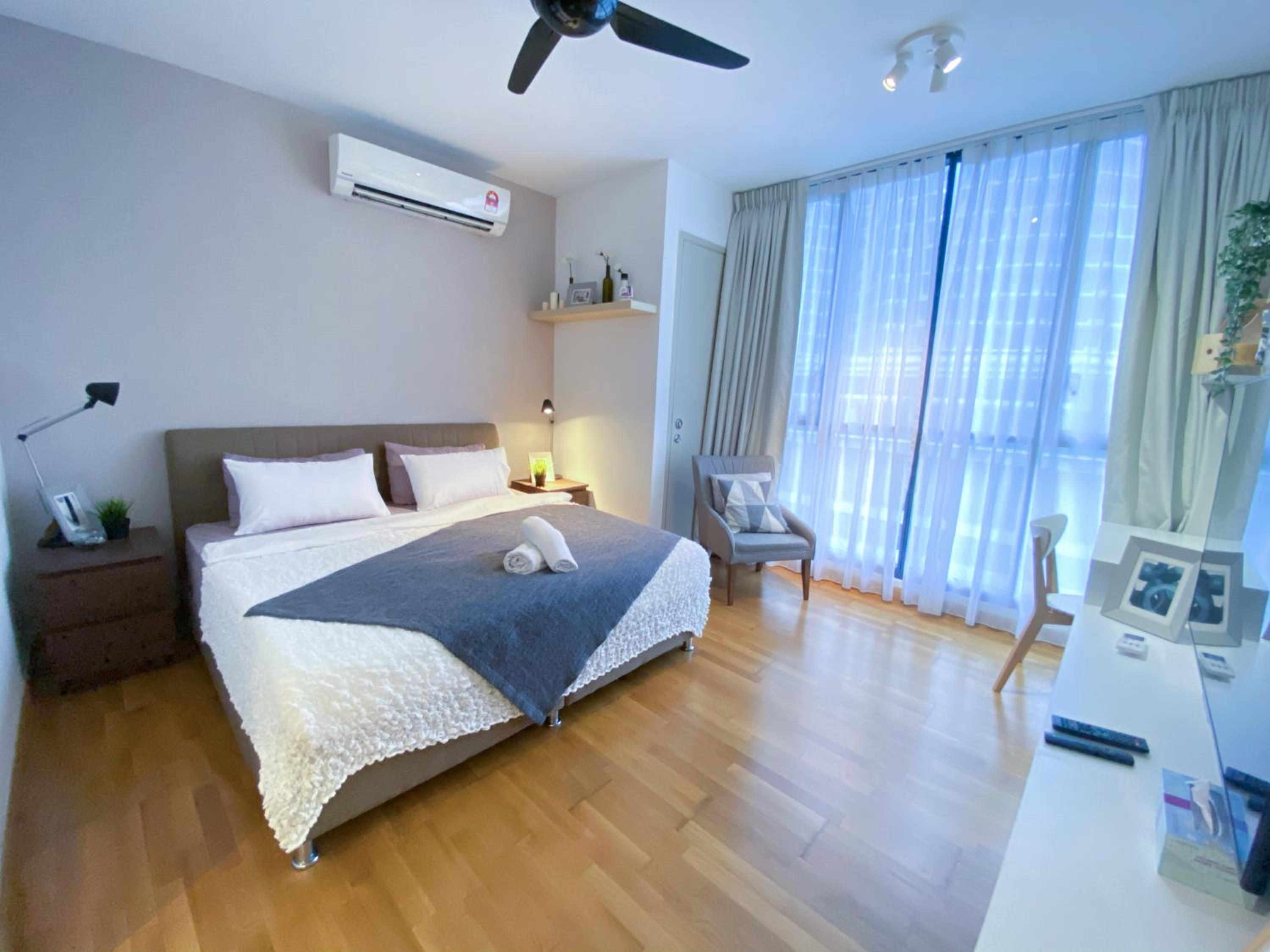 Lily and Loft - KL Gateway Bangsar LRT, WIFI, Netflix