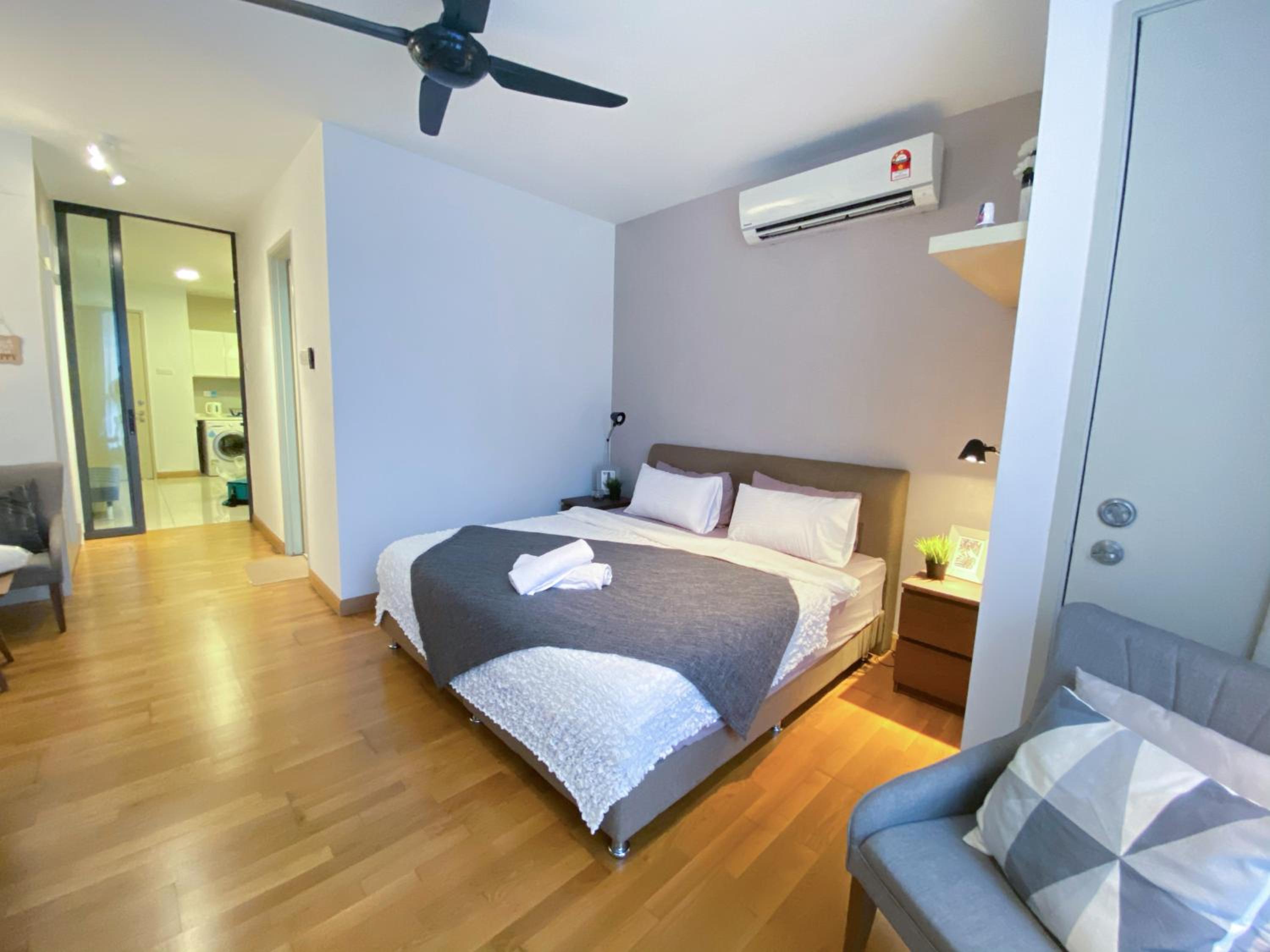 Lily and Loft - KL Gateway Bangsar LRT, WIFI, Netflix