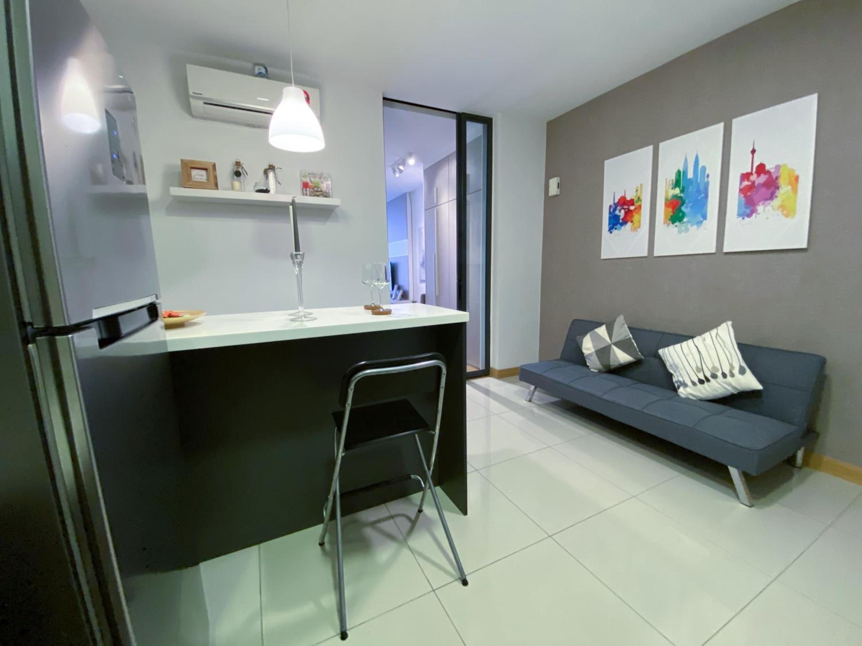 Lily and Loft - KL Gateway Bangsar LRT, WIFI, Netflix