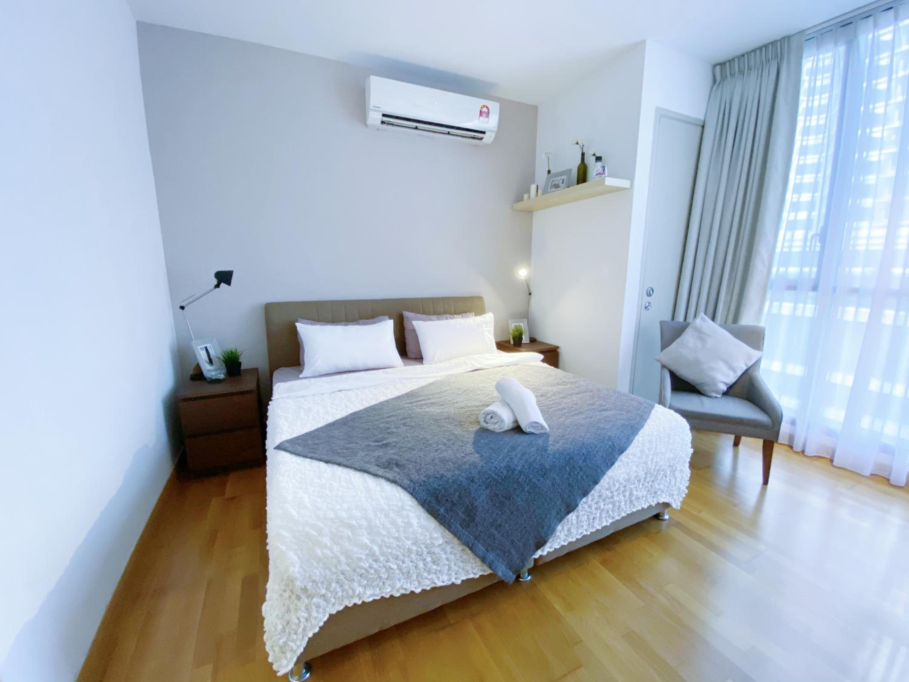 Lily and Loft - KL Gateway Bangsar LRT, WIFI, Netflix