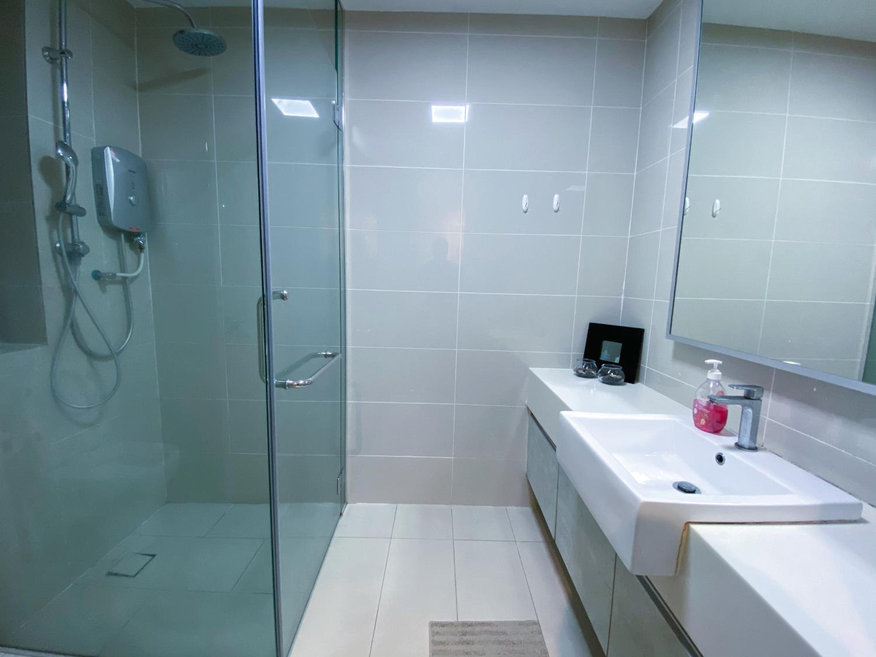 Lily and Loft - KL Gateway Bangsar LRT, WIFI, Netflix