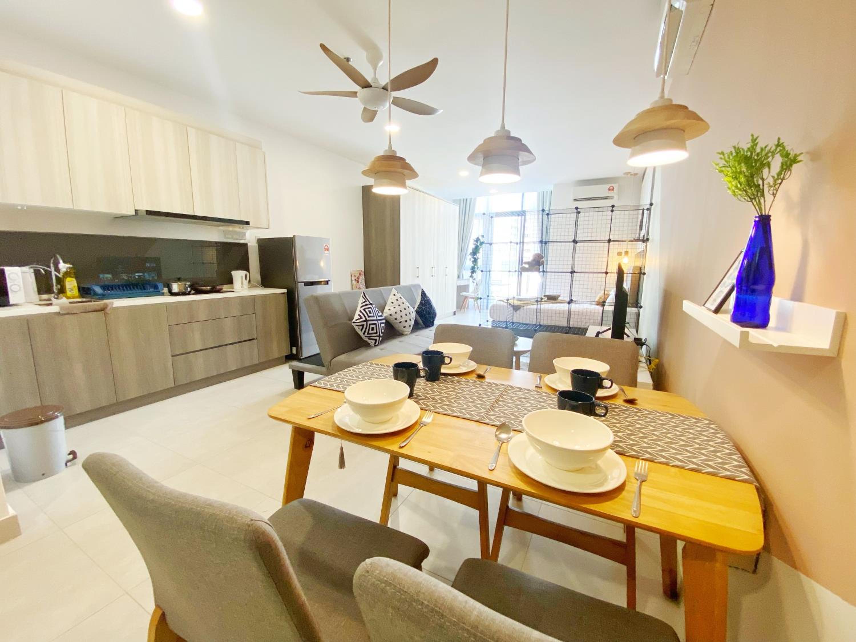 Lily and Loft - Queensville @ Kuala Lumpur - Netflix