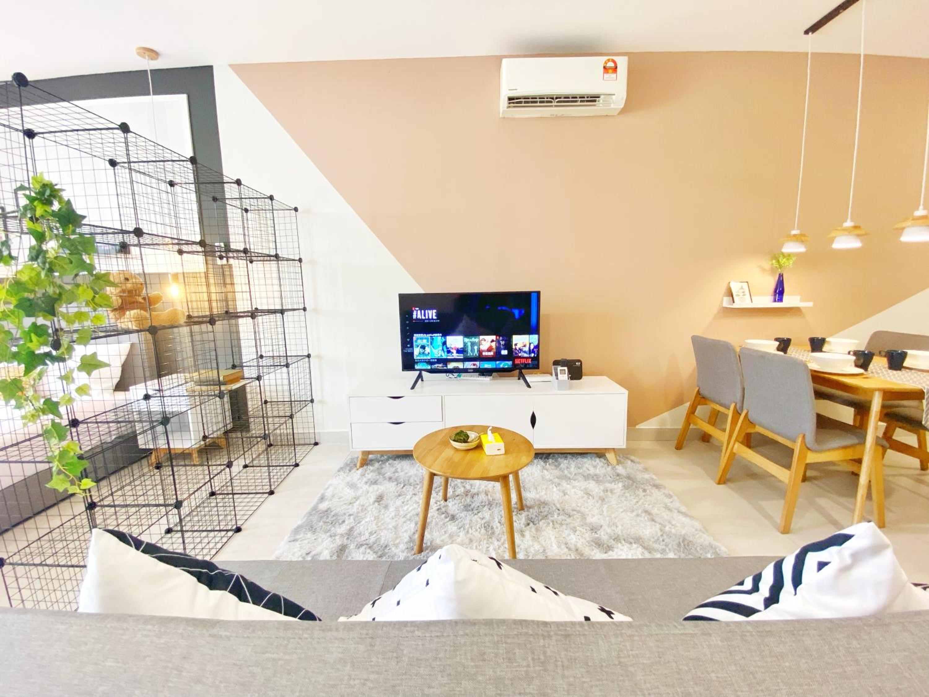 Lily and Loft - Queensville @ Kuala Lumpur - Netflix