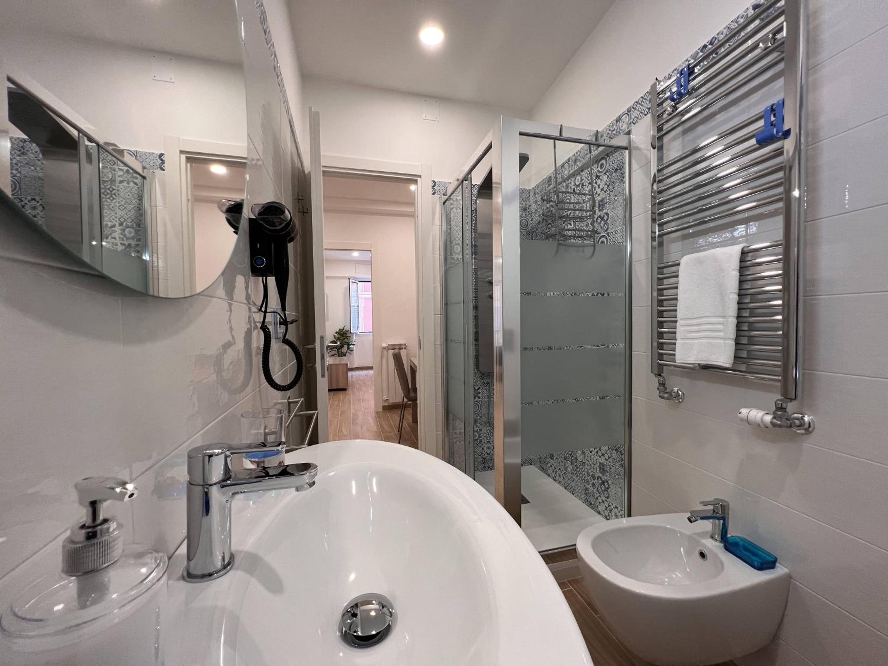 Vico dell'amore, Rapallo en Rapallo — bathroom
