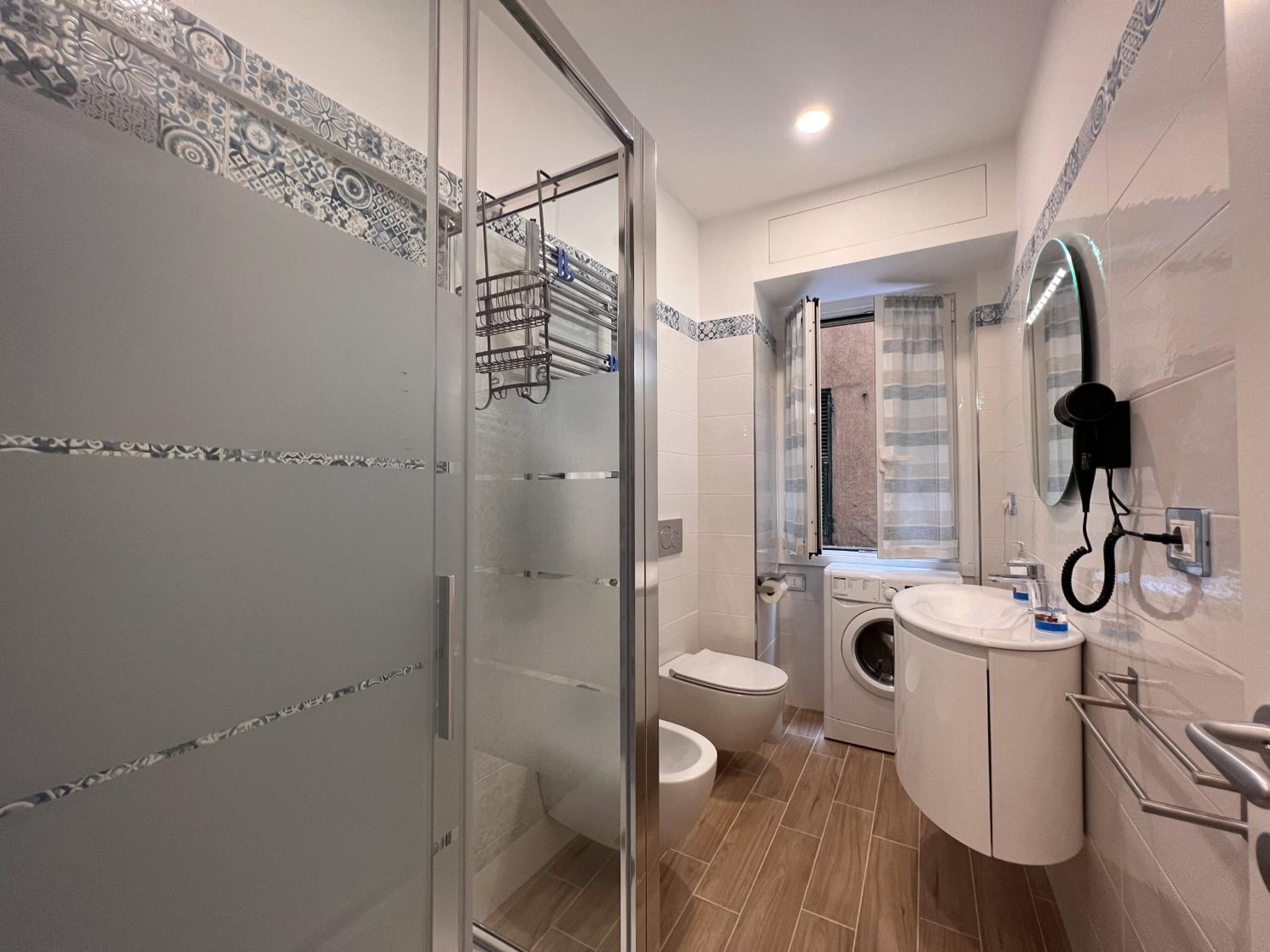 Vico dell'amore, Rapallo en Rapallo — bathroom