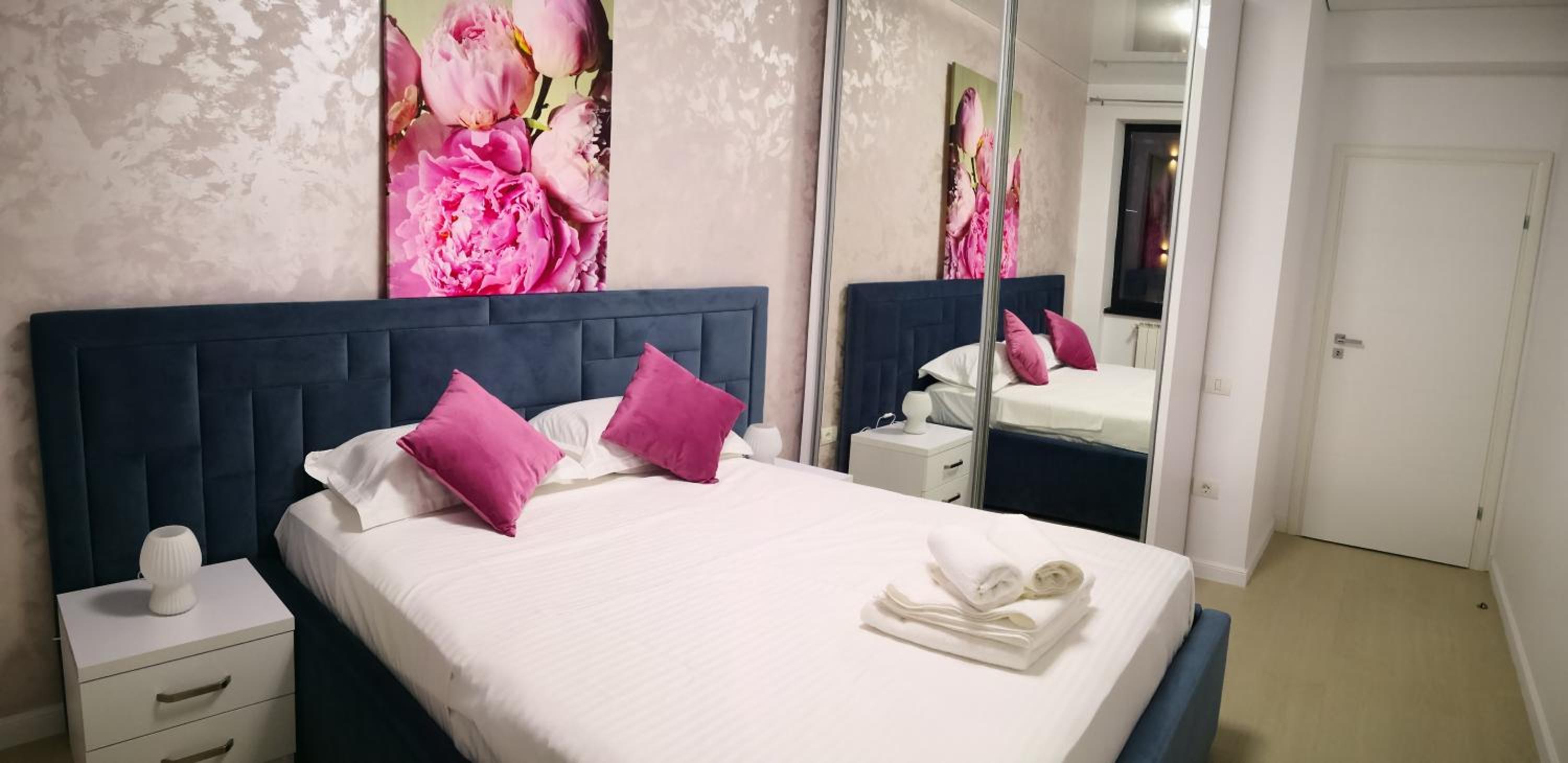 Blue Wave Luxury Apartment Mamaia Nord Azimuth Beach view 4