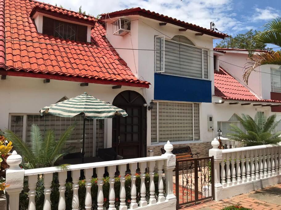Casa comoda, bien ubicada en conjunto con piscina