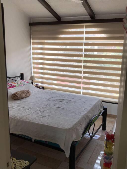Casa comoda, bien ubicada en conjunto con piscina