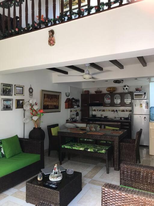 Casa comoda, bien ubicada en conjunto con piscina