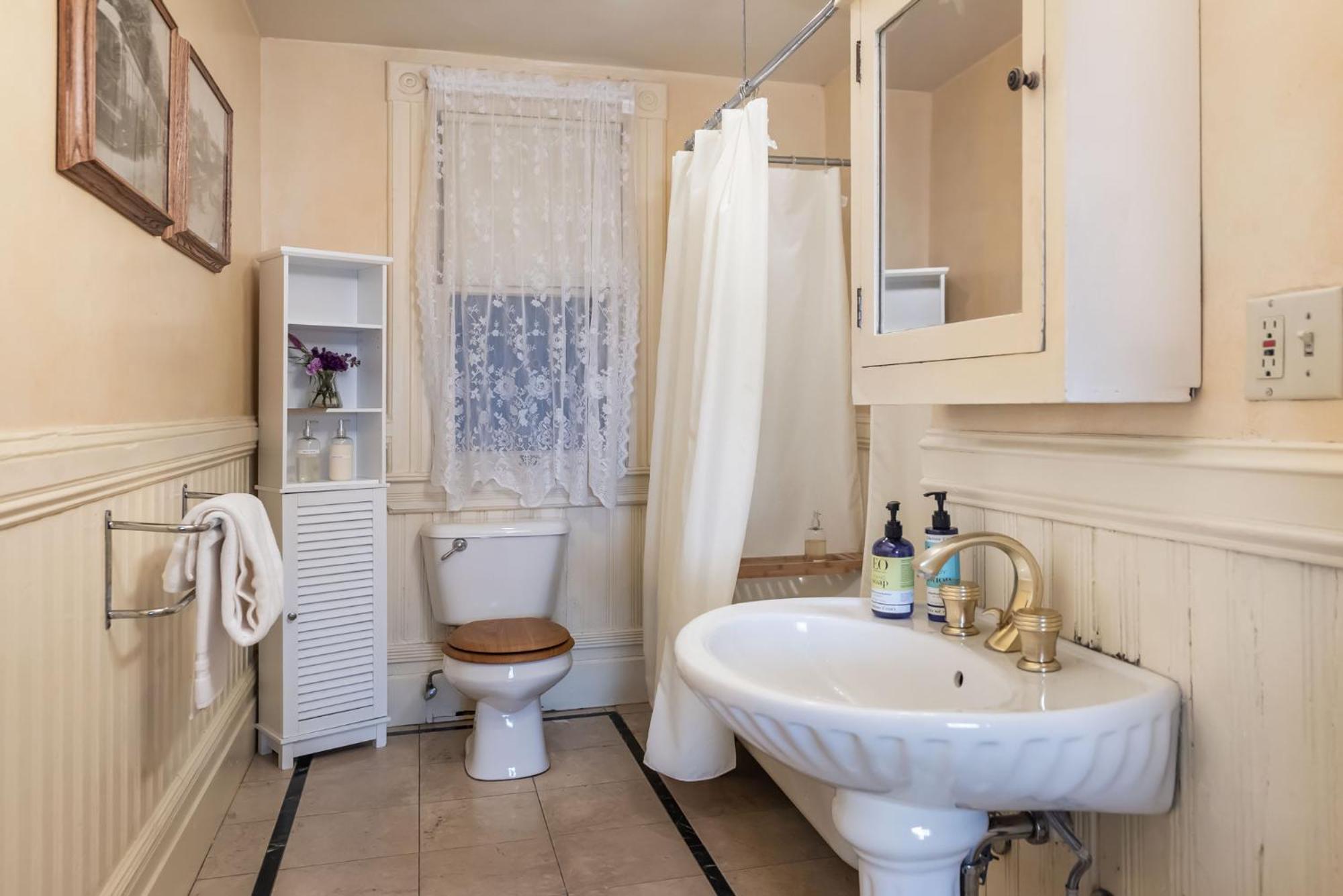 Chateau Tivoli Bed and Breakfast view 4