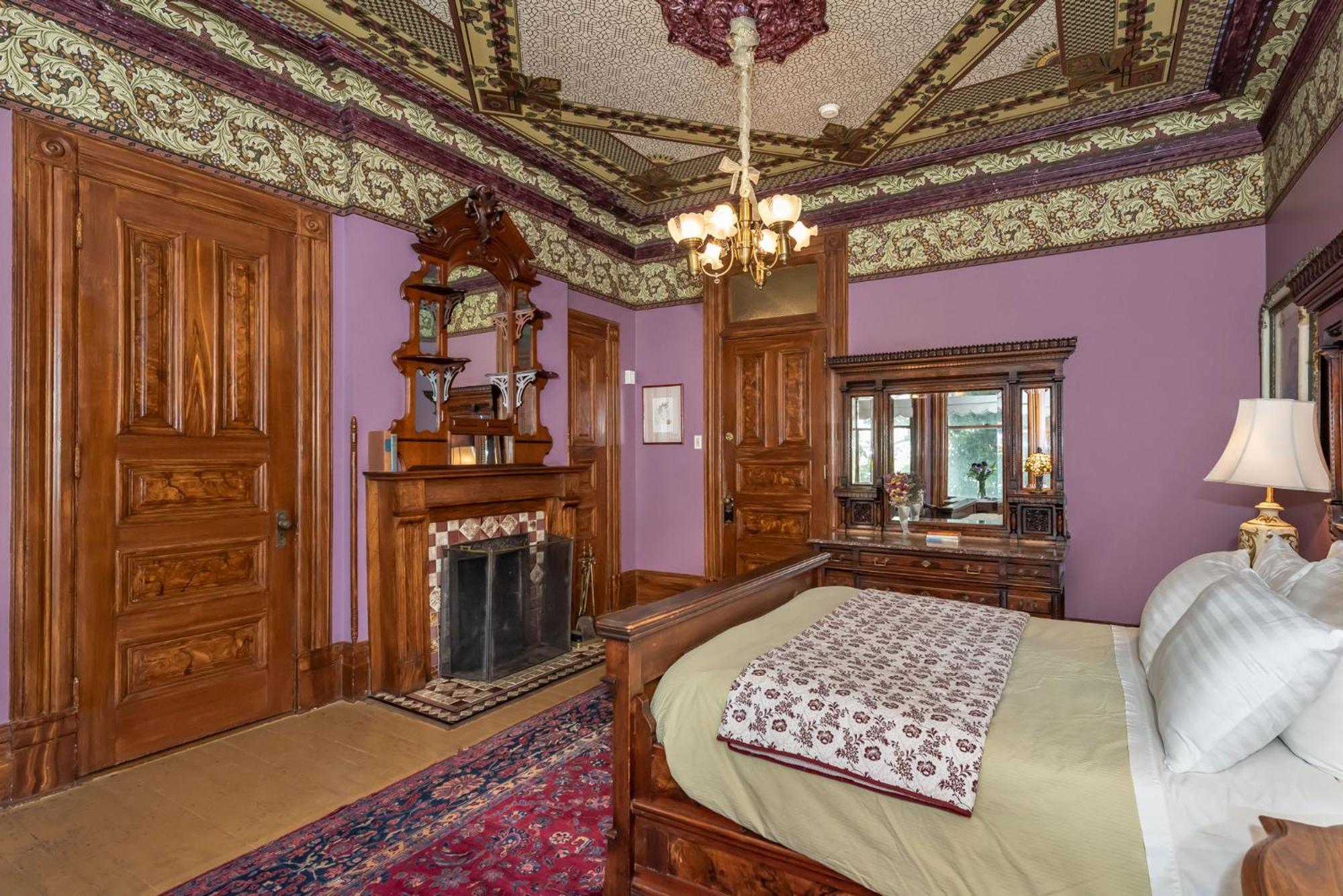 Chateau Tivoli Bed and Breakfast view 2