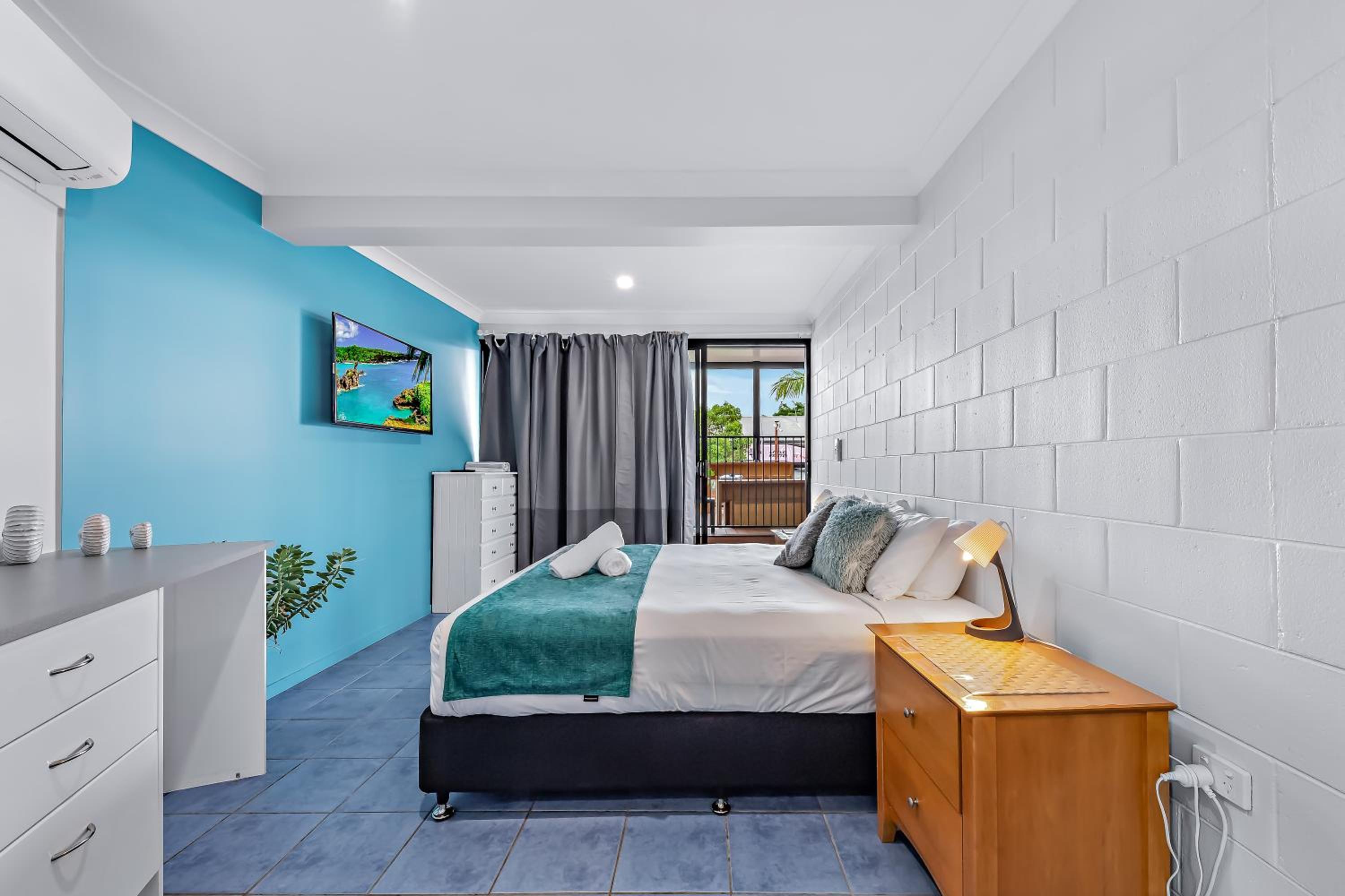 Airlie Sun & Sand Accommodation Studio #1 KIDS STAY FREE view 2