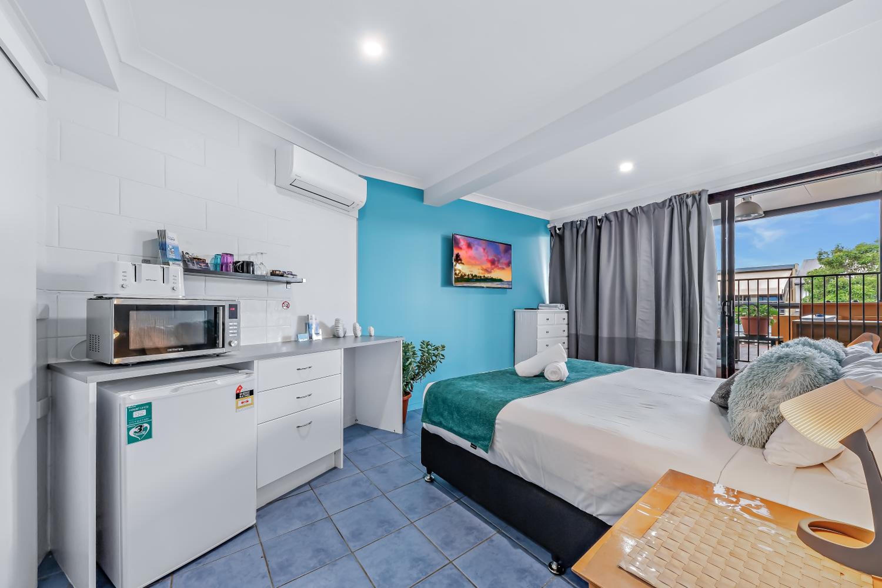 Airlie Sun & Sand Accommodation Studio #1 KIDS STAY FREE view 4