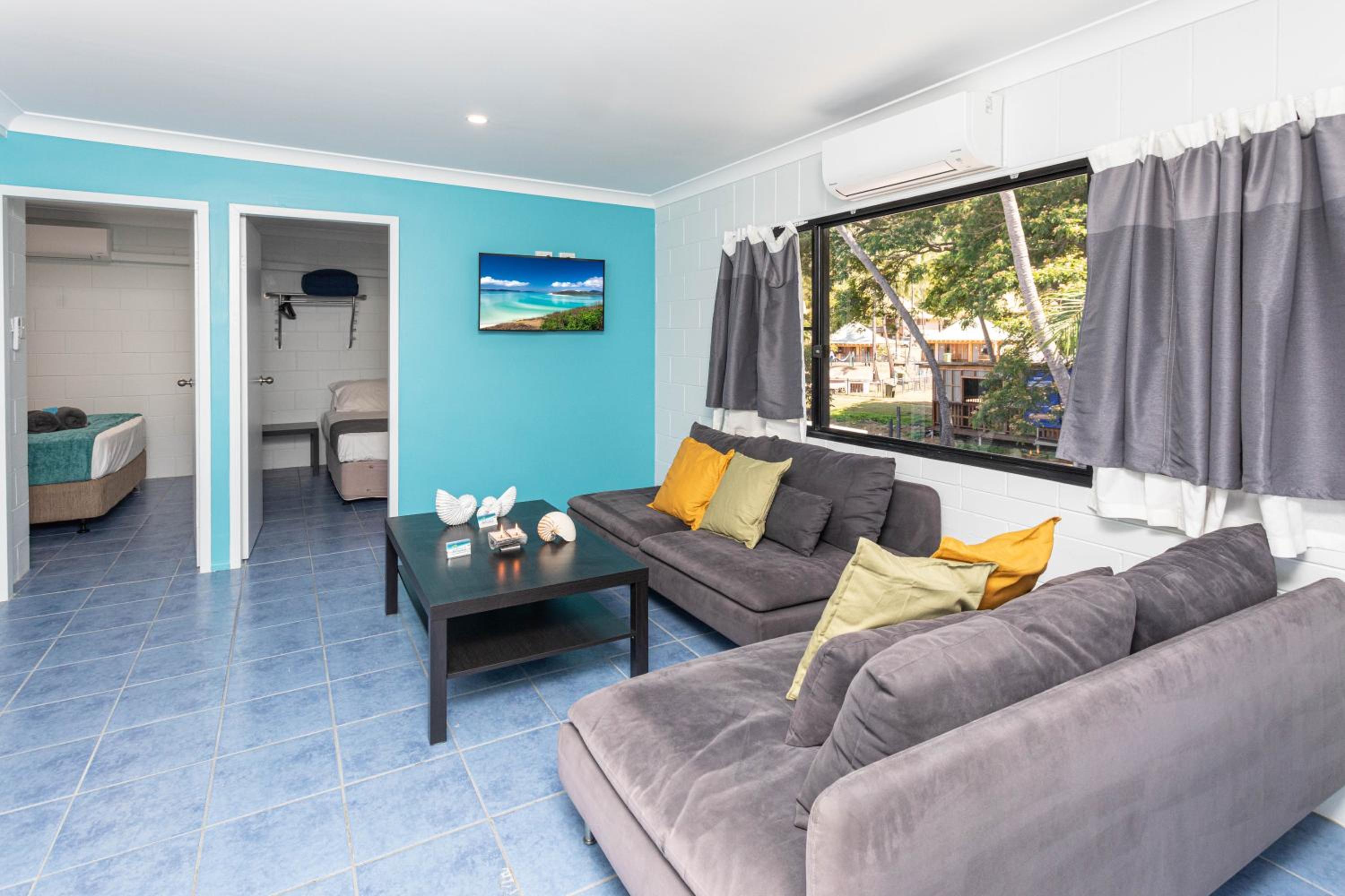 Airlie Sun & Sand Accommodation #6 KIDS STAY FREE view 2