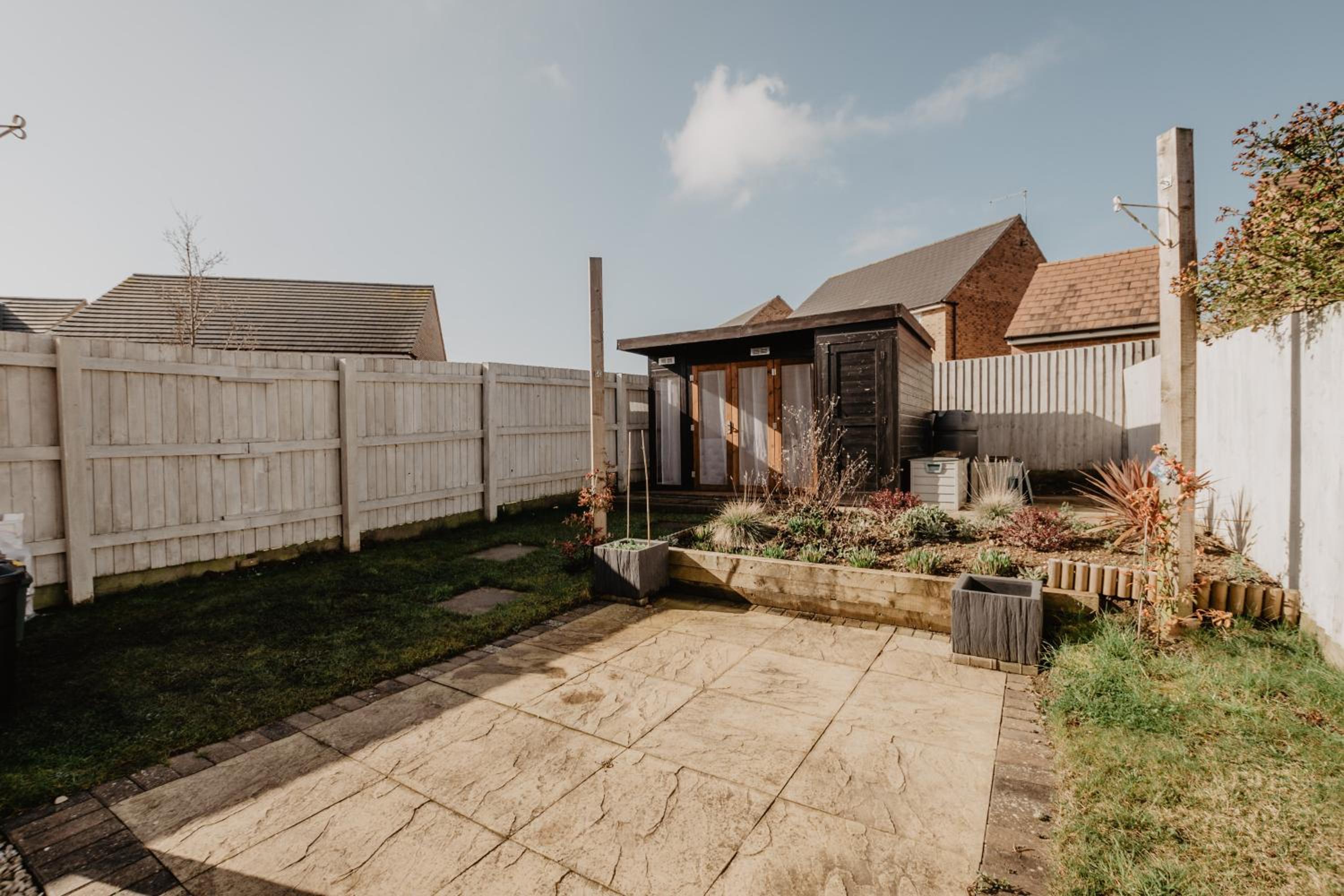 Coyle House, 3 bed,Corby, super kings or twins, driveway, free wi-fi, corporates welcome view 5